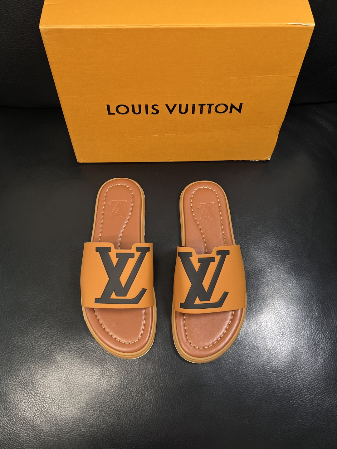Lv  高品质  顶级工艺品  路易威登，拖鞋  专柜同步原厂配置，鞋面意大利进口，高品质拼接缤纷色彩复