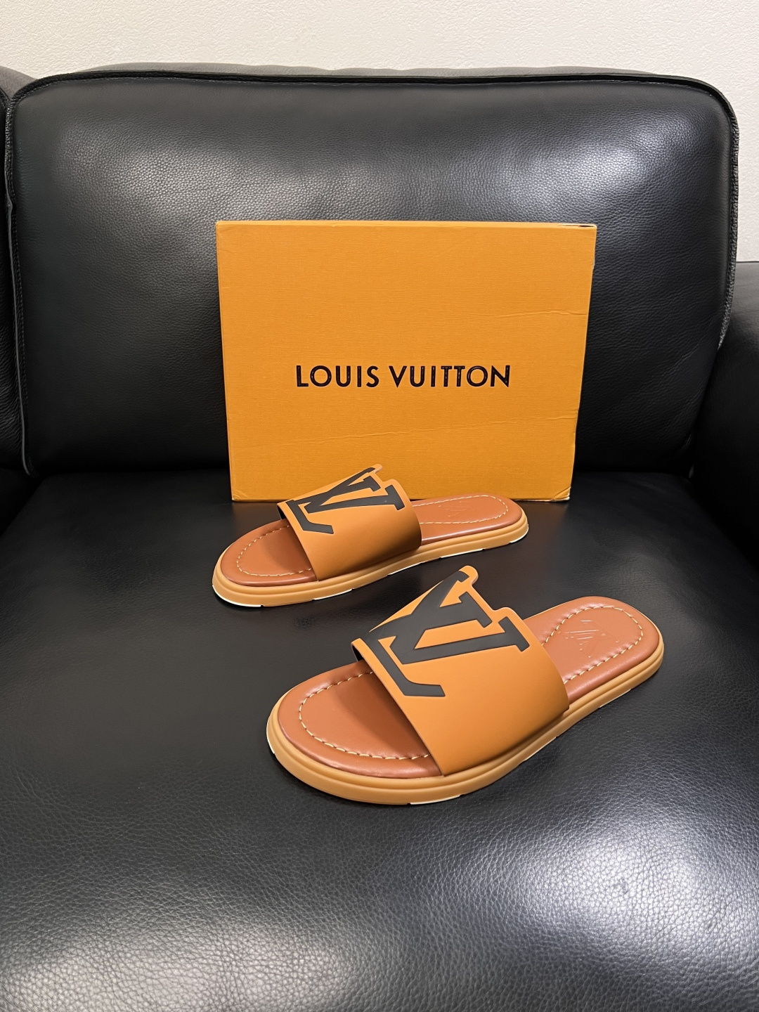 Lv  高品质  顶级工艺品  路易威登，拖鞋  专柜同步原厂配置，鞋面意大利进口，高品质拼接缤纷色彩复