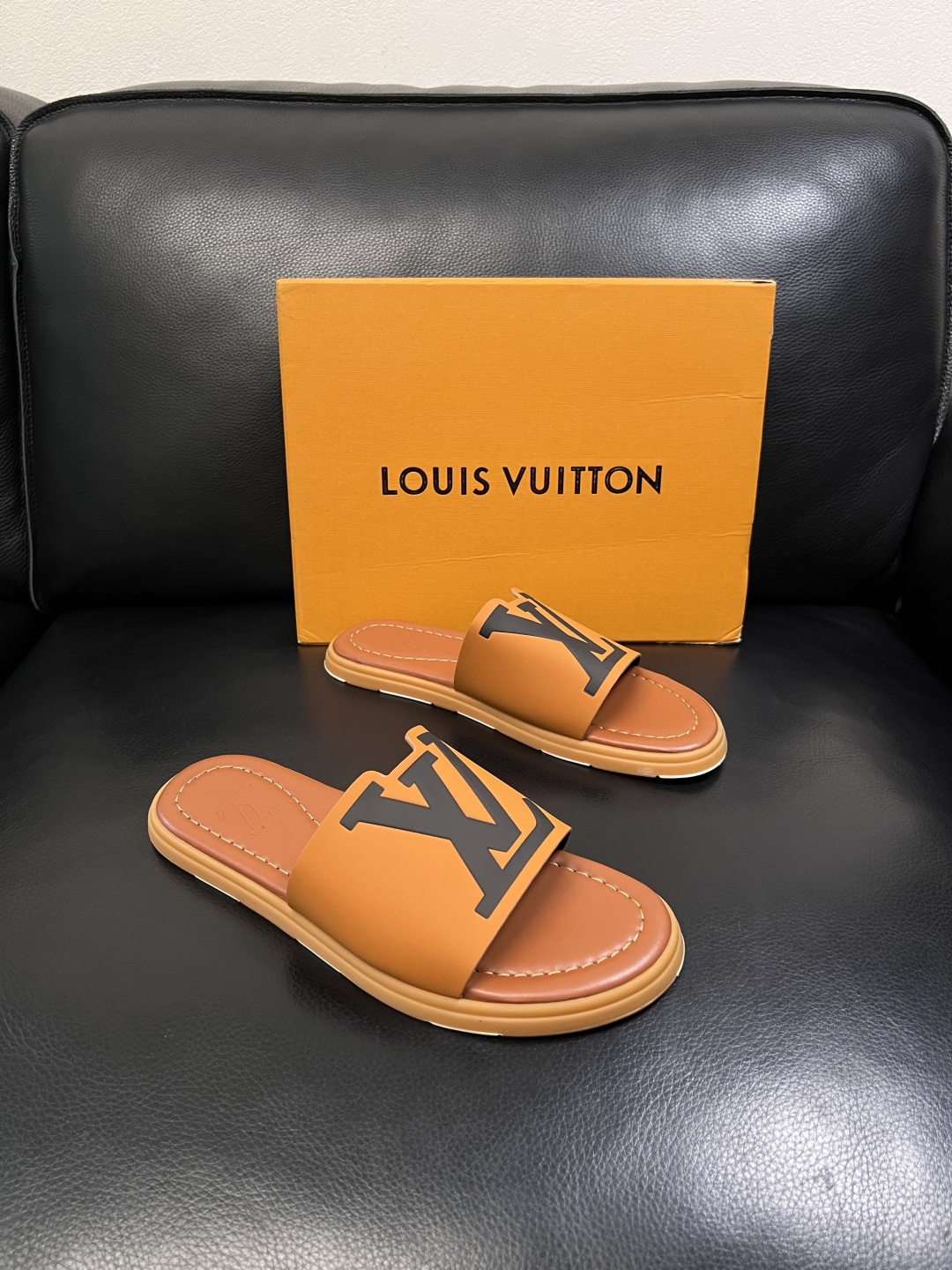 Lv  高品质  顶级工艺品  路易威登，拖鞋  专柜同步原厂配置，鞋面意大利进口，高品质拼接缤纷色彩复