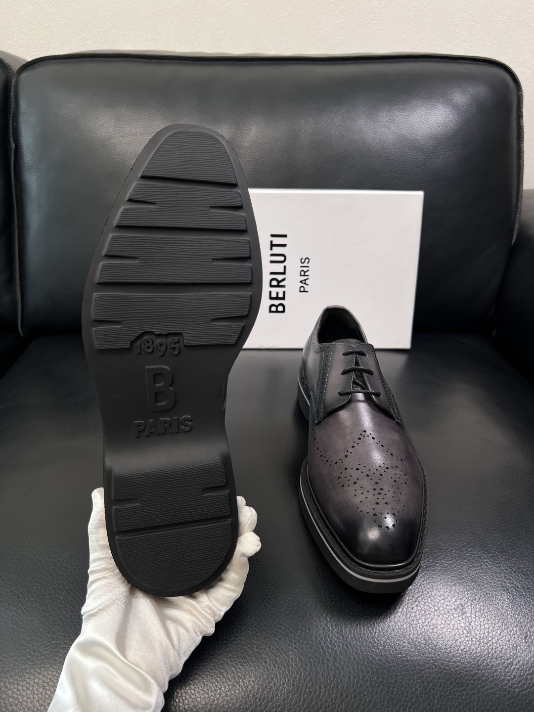 Berluti  高品质  顶级工艺品  布鲁提 专柜同步发售原厂配置，意大利进口牛皮面料，全进口水染牛