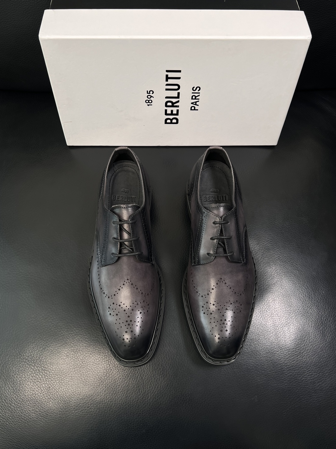 Berluti  高品质  顶级工艺品  布鲁提 专柜同步发售原厂配置，意大利进口牛皮面料，全进口水染牛