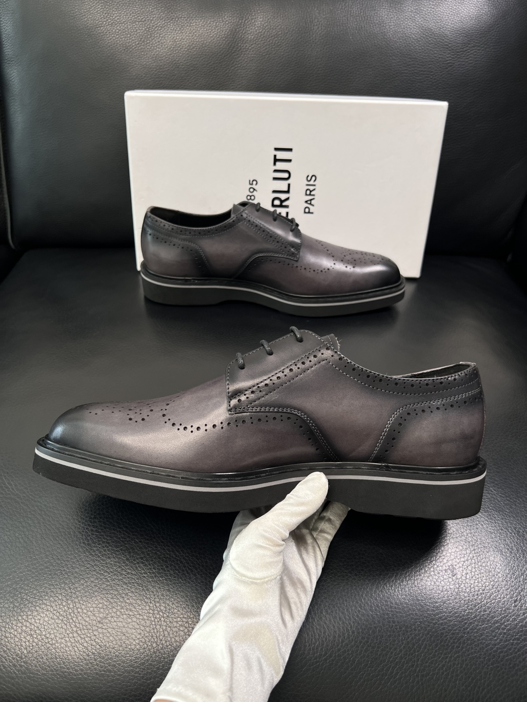 Berluti  高品质  顶级工艺品  布鲁提 专柜同步发售原厂配置，意大利进口牛皮面料，全进口水染牛