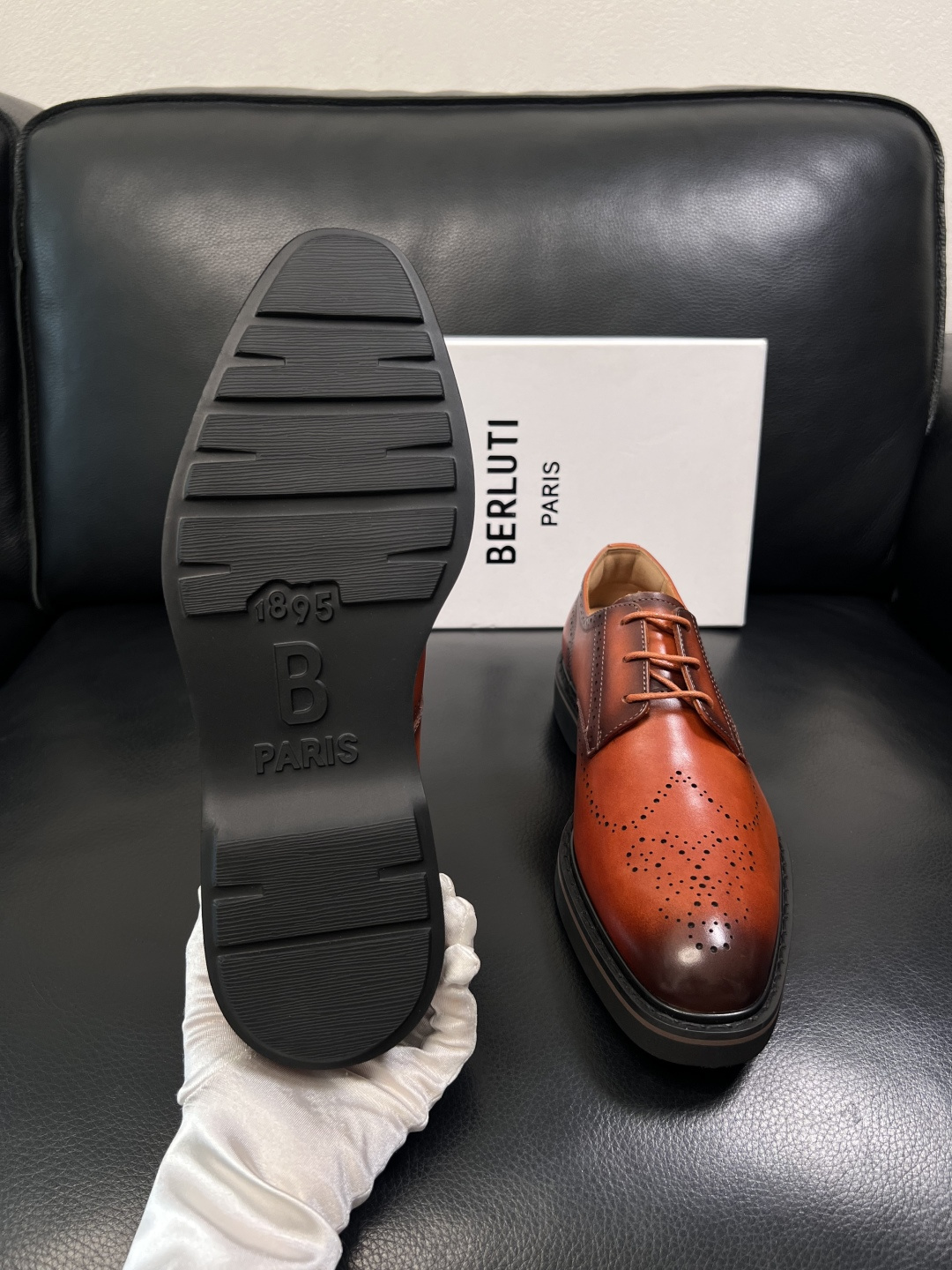 Berluti  高品质  顶级工艺品  布鲁提 专柜同步发售原厂配置，意大利进口牛皮面料，全进口水染牛