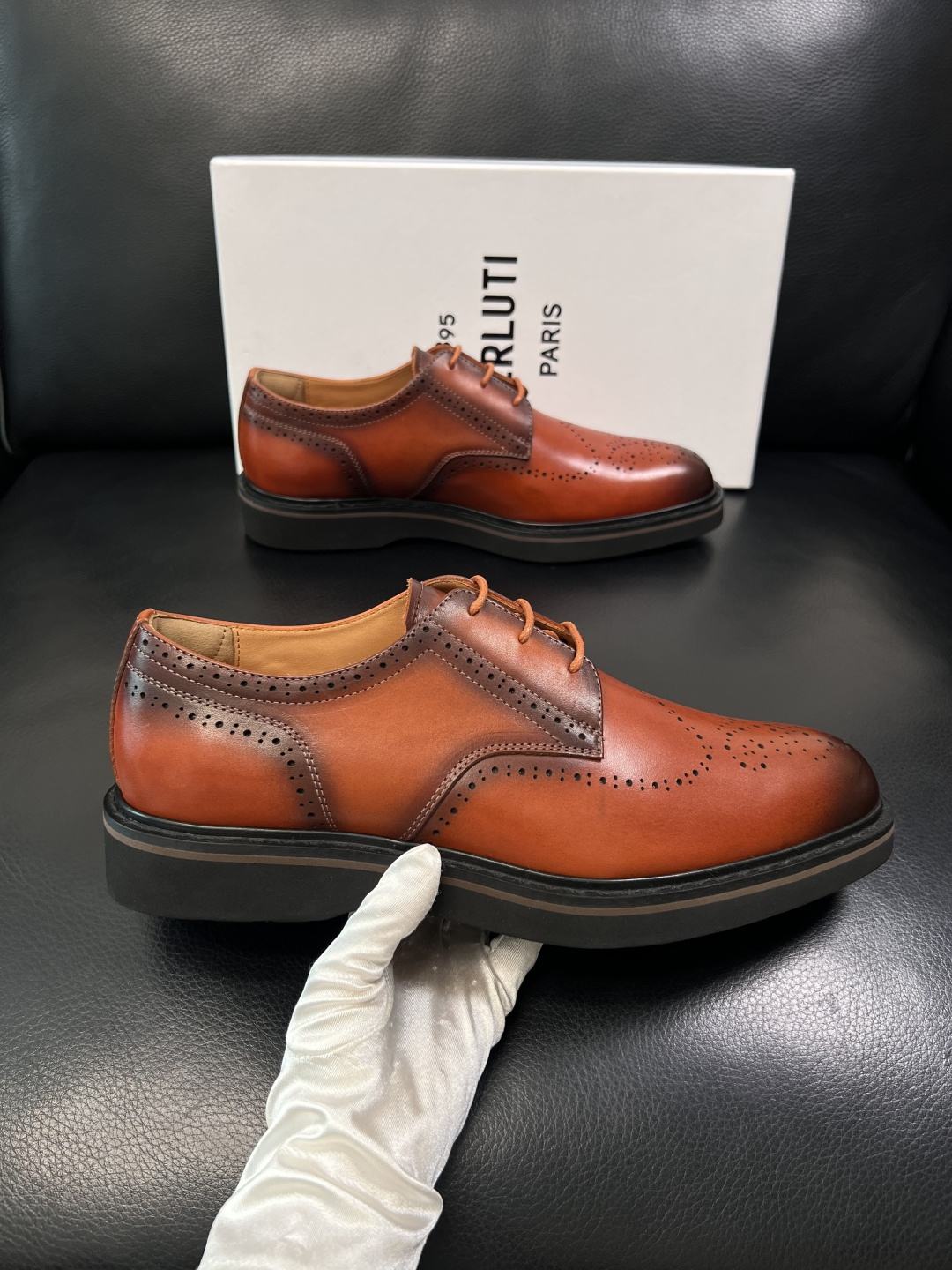 Berluti  高品质  顶级工艺品  布鲁提 专柜同步发售原厂配置，意大利进口牛皮面料，全进口水染牛