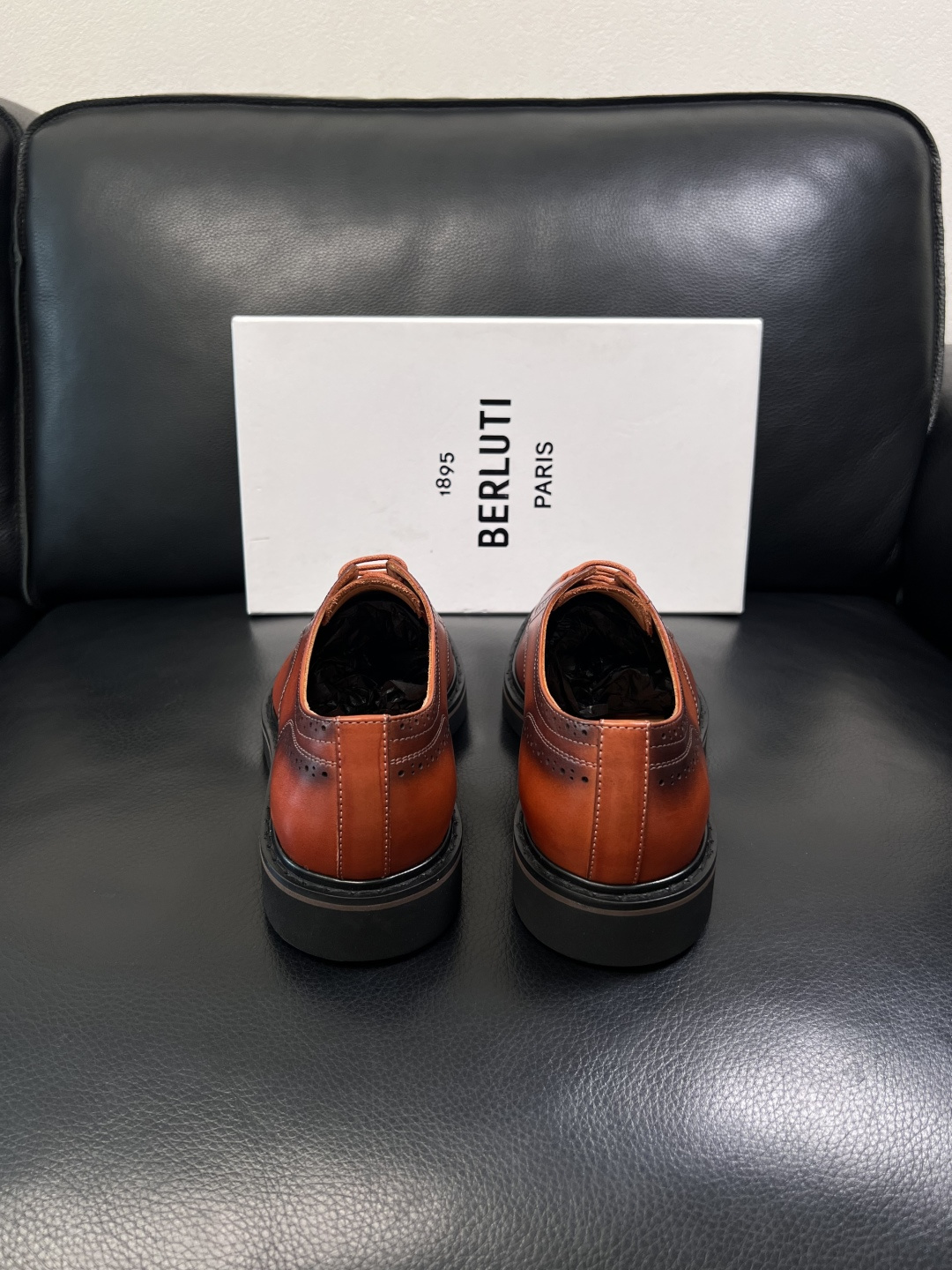 Berluti  高品质  顶级工艺品  布鲁提 专柜同步发售原厂配置，意大利进口牛皮面料，全进口水染牛