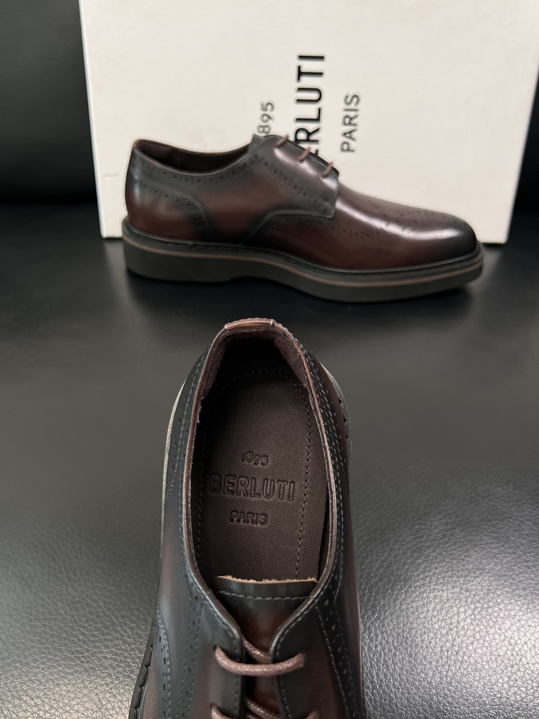 Berluti  高品质  顶级工艺品  布鲁提 专柜同步发售原厂配置，意大利进口牛皮面料，全进口水染牛