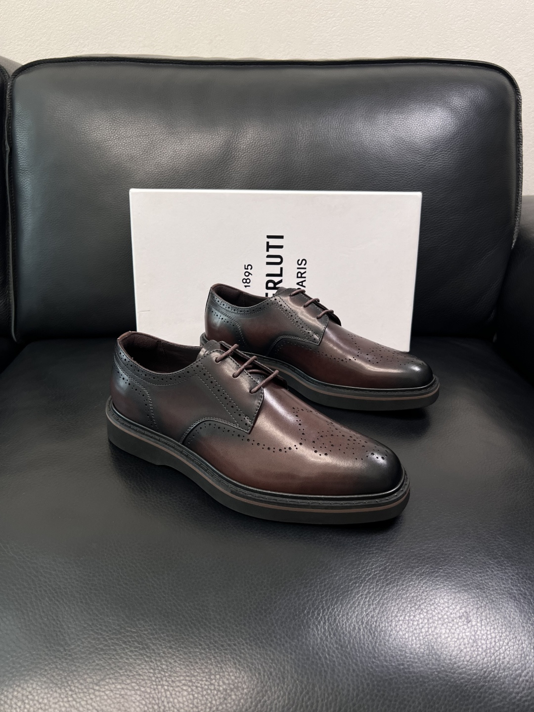 Berluti  高品质  顶级工艺品  布鲁提 专柜同步发售原厂配置，意大利进口牛皮面料，全进口水染牛