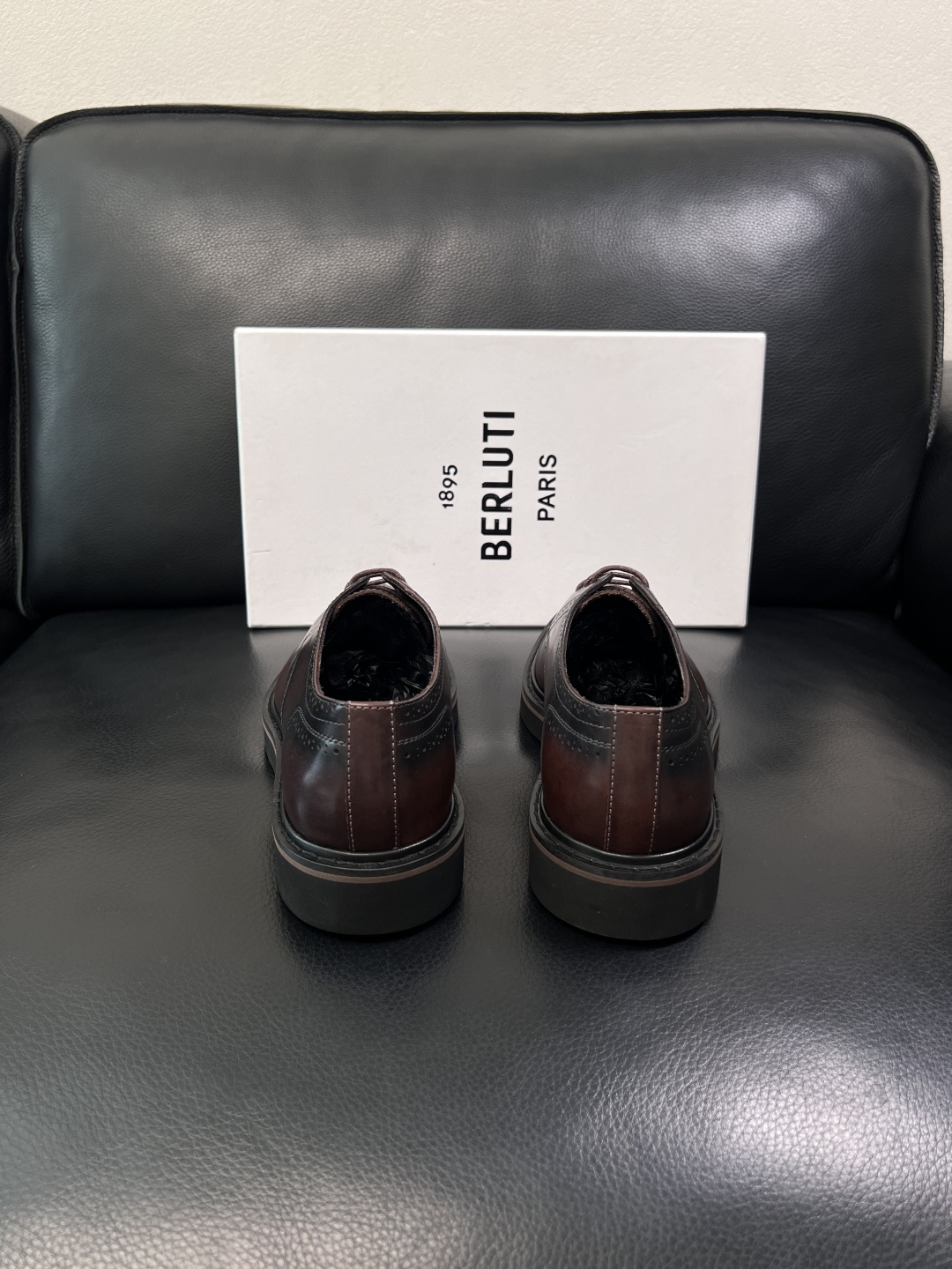 Berluti  高品质  顶级工艺品  布鲁提 专柜同步发售原厂配置，意大利进口牛皮面料，全进口水染牛