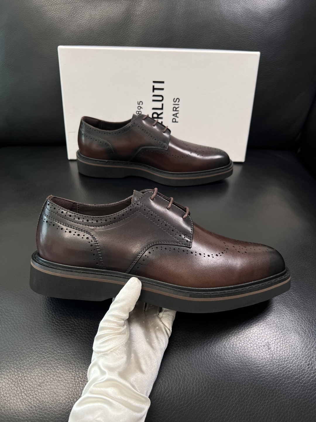 Berluti  高品质  顶级工艺品  布鲁提 专柜同步发售原厂配置，意大利进口牛皮面料，全进口水染牛