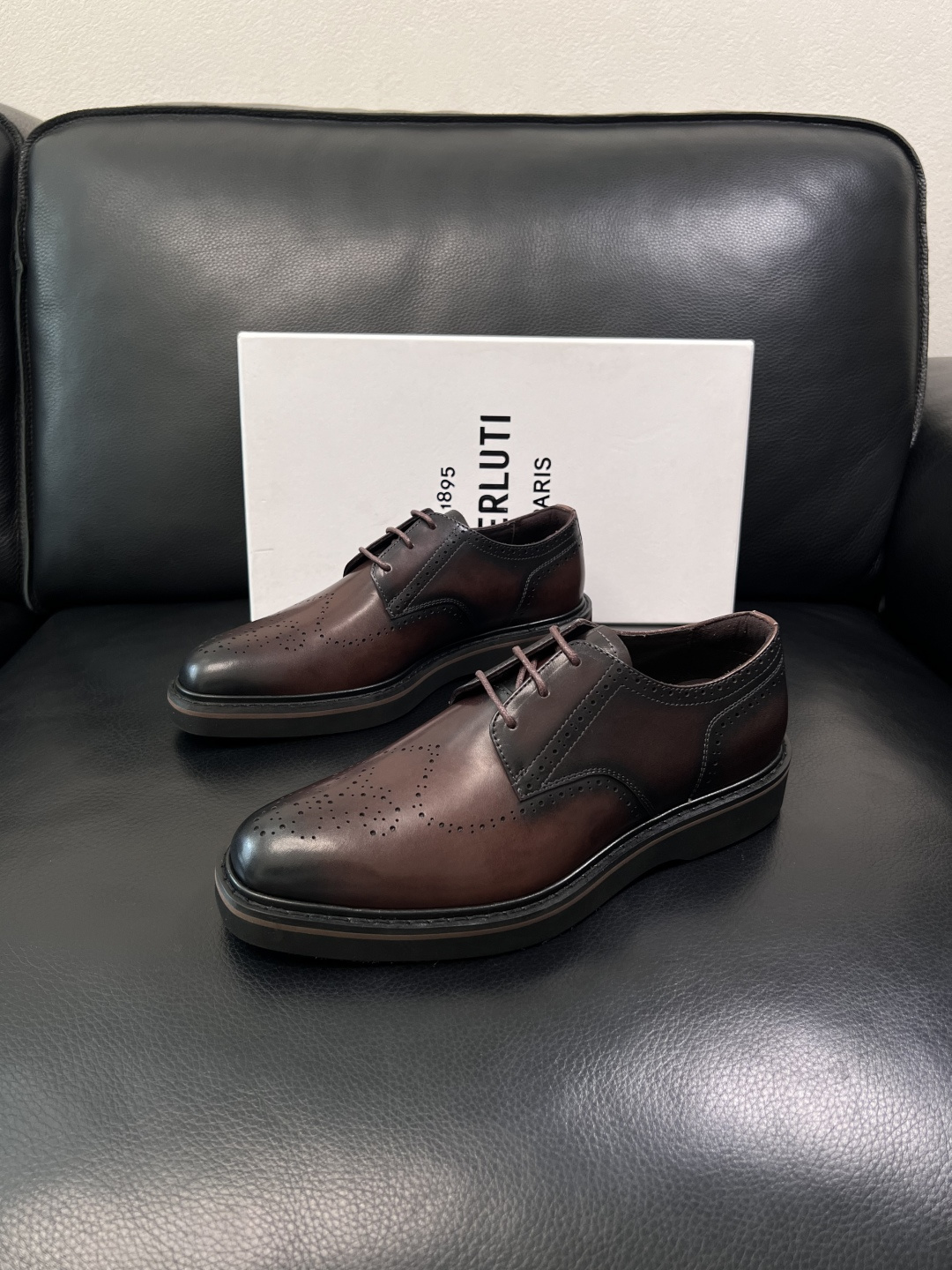 Berluti  高品质  顶级工艺品  布鲁提 专柜同步发售原厂配置，意大利进口牛皮面料，全进口水染牛