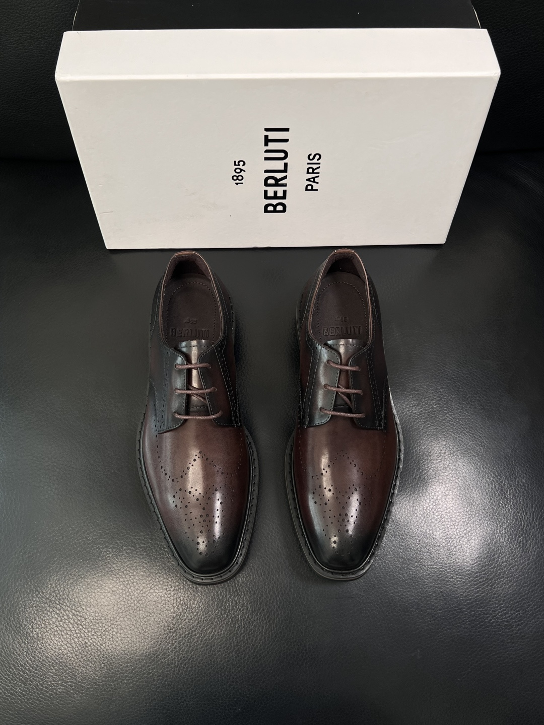 Berluti  高品质  顶级工艺品  布鲁提 专柜同步发售原厂配置，意大利进口牛皮面料，全进口水染牛