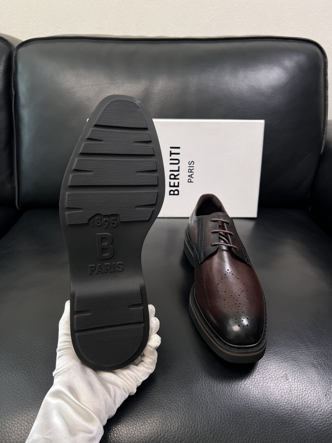 Berluti  高品质  顶级工艺品  布鲁提 专柜同步发售原厂配置，意大利进口牛皮面料，全进口水染牛