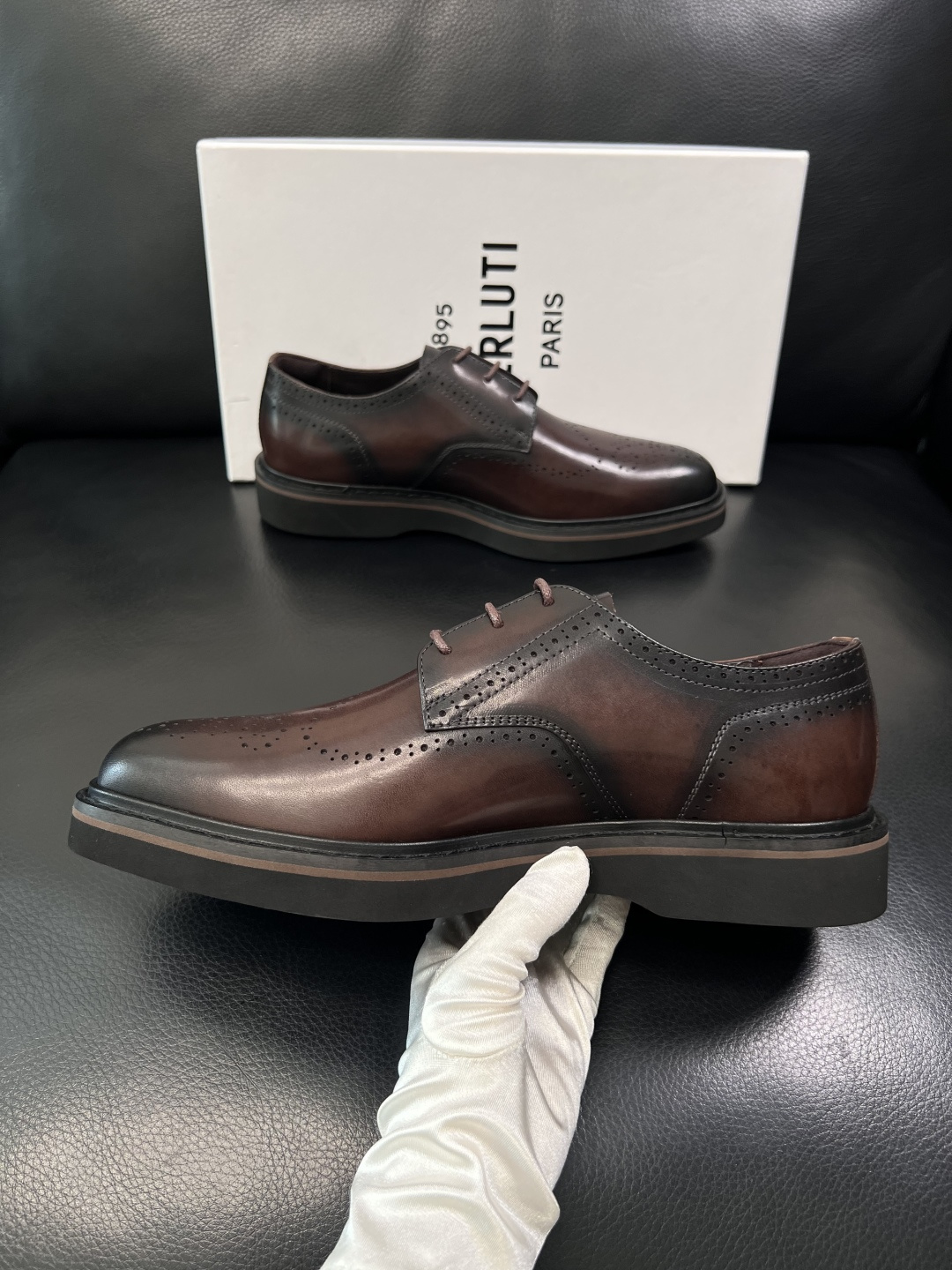 Berluti  高品质  顶级工艺品  布鲁提 专柜同步发售原厂配置，意大利进口牛皮面料，全进口水染牛