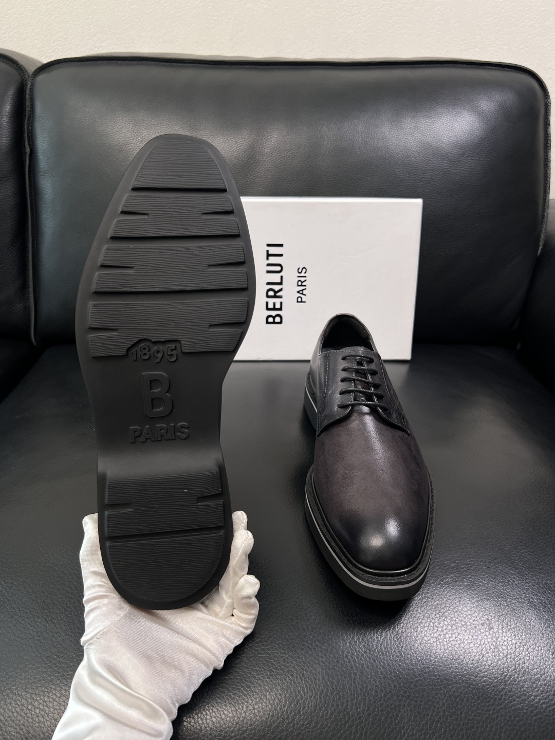 Berluti  高品质  顶级工艺品  布鲁提 专柜同步发售原厂配置，意大利进口牛皮面料，全进口水染牛