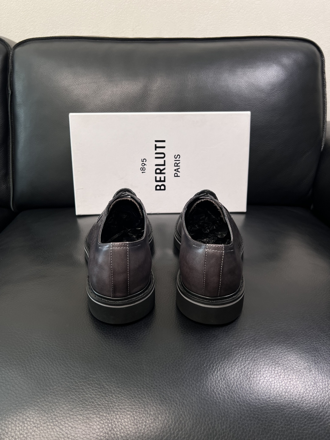 Berluti  高品质  顶级工艺品  布鲁提 专柜同步发售原厂配置，意大利进口牛皮面料，全进口水染牛