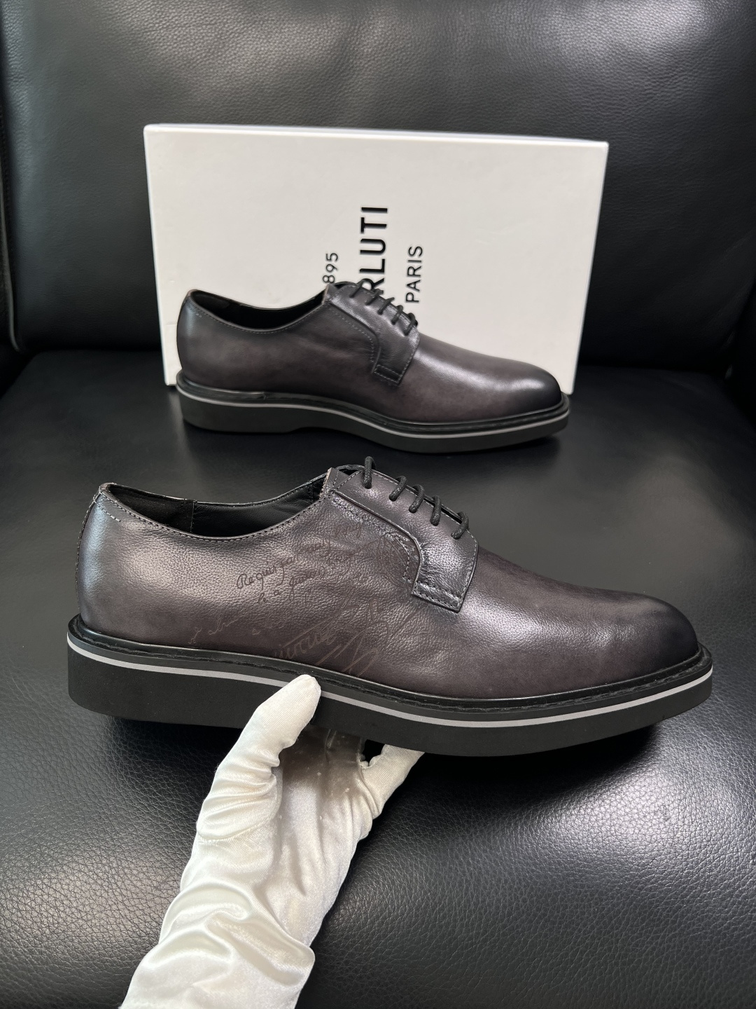 Berluti  高品质  顶级工艺品  布鲁提 专柜同步发售原厂配置，意大利进口牛皮面料，全进口水染牛