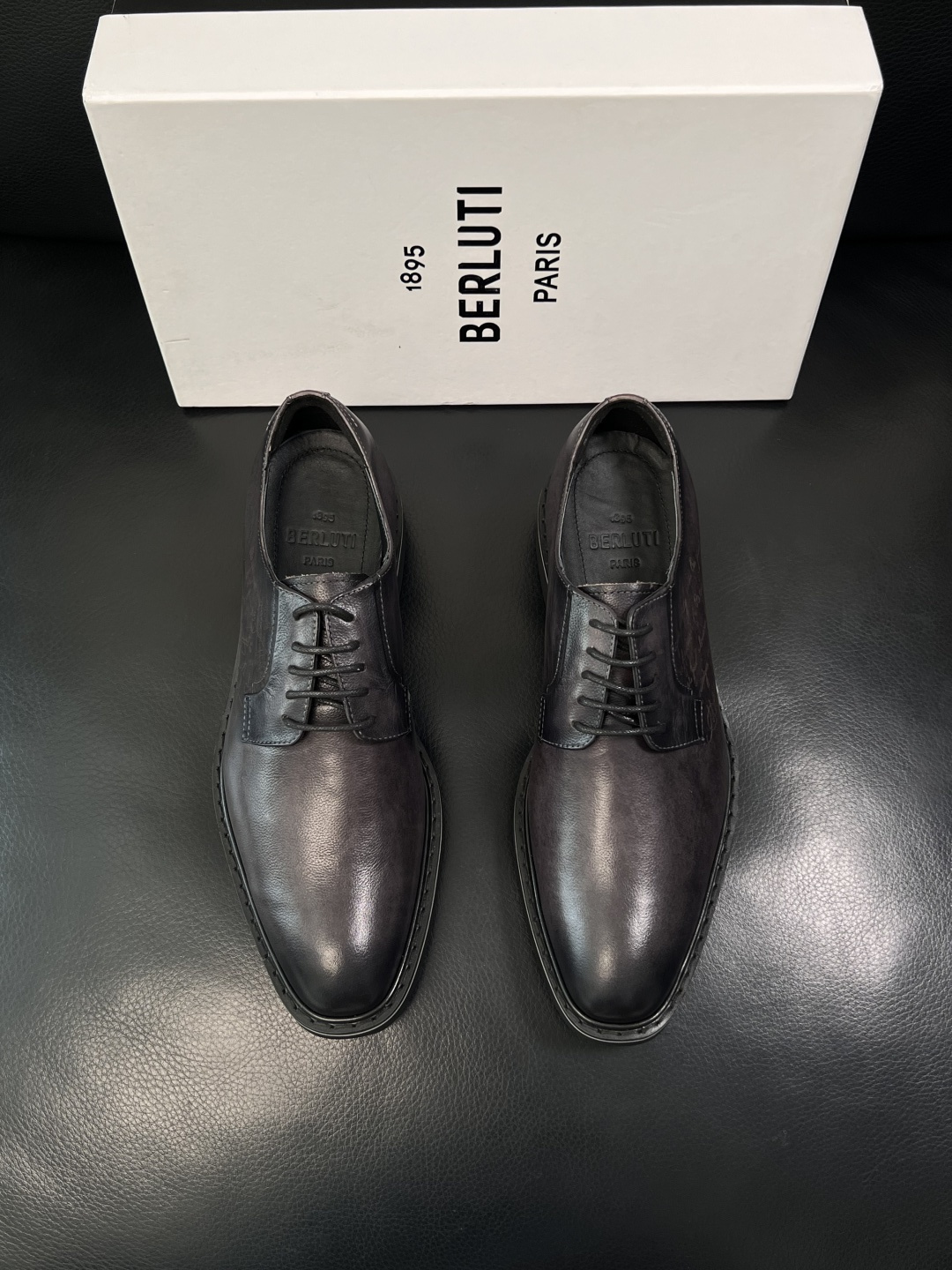 Berluti  高品质  顶级工艺品  布鲁提 专柜同步发售原厂配置，意大利进口牛皮面料，全进口水染牛
