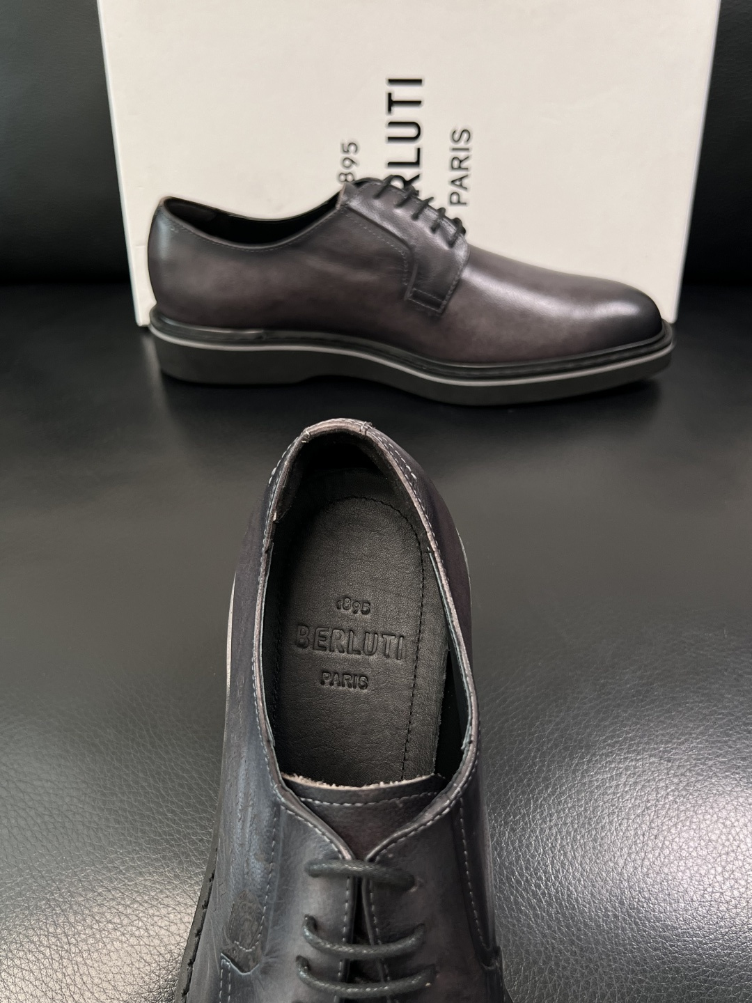 Berluti  高品质  顶级工艺品  布鲁提 专柜同步发售原厂配置，意大利进口牛皮面料，全进口水染牛