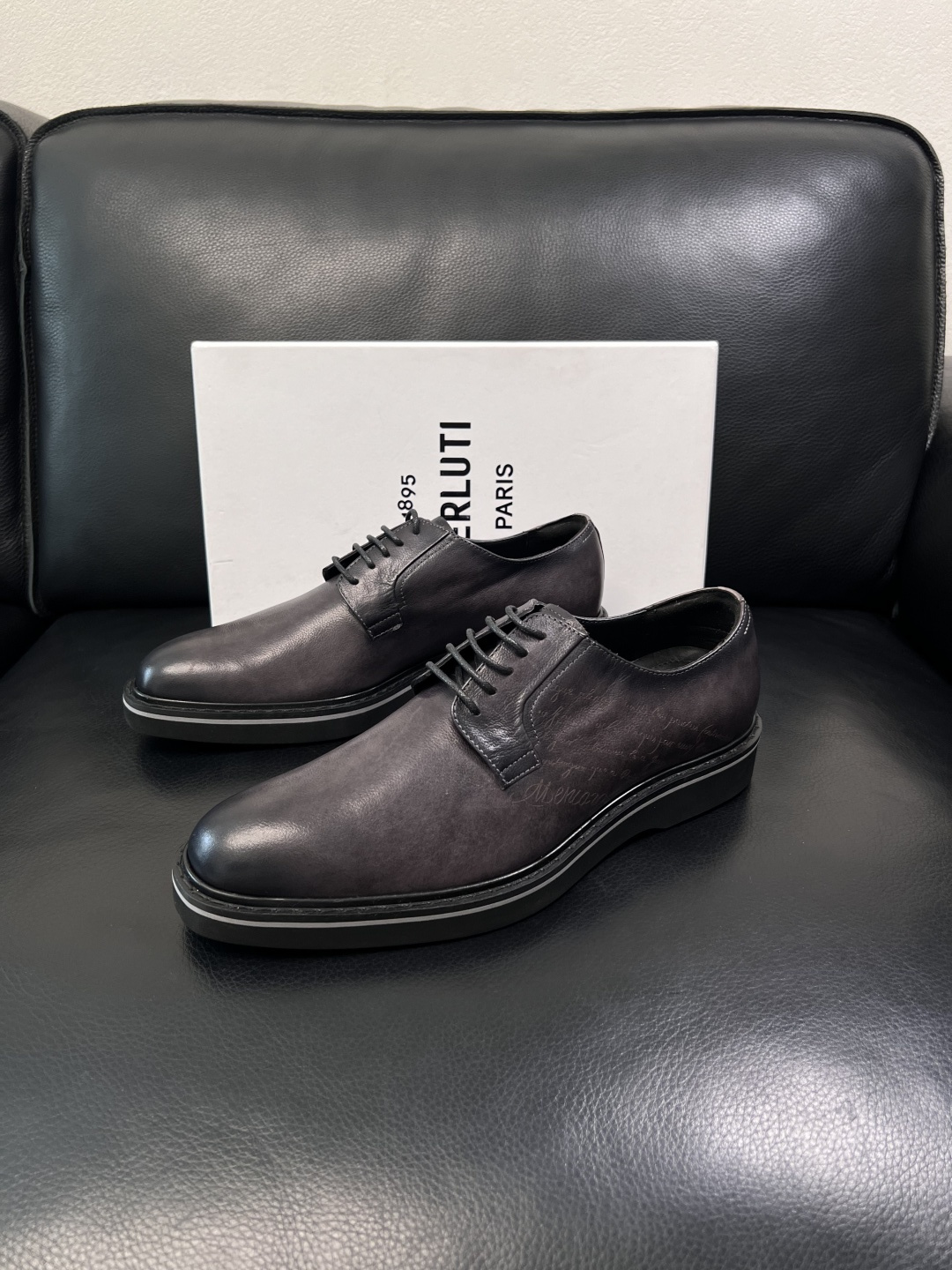 Berluti  高品质  顶级工艺品  布鲁提 专柜同步发售原厂配置，意大利进口牛皮面料，全进口水染牛