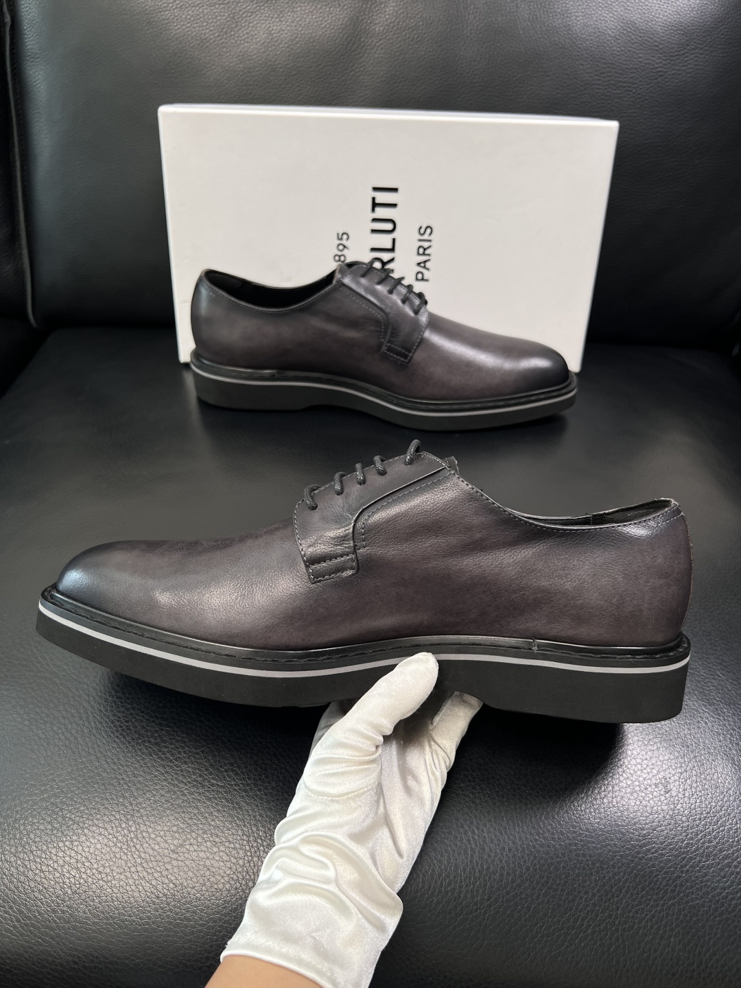Berluti  高品质  顶级工艺品  布鲁提 专柜同步发售原厂配置，意大利进口牛皮面料，全进口水染牛