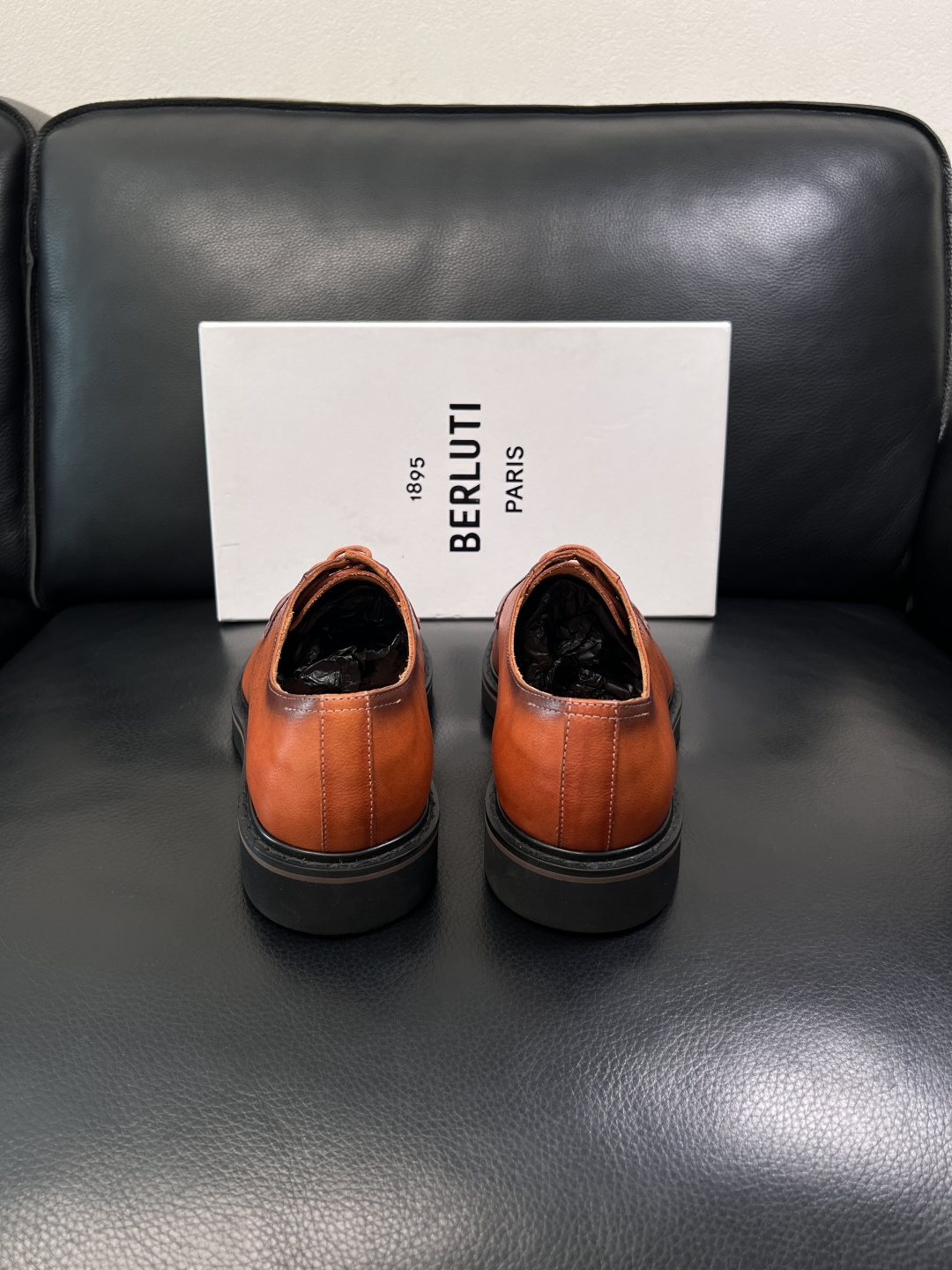 Berluti  高品质  顶级工艺品  布鲁提 专柜同步发售原厂配置，意大利进口牛皮面料，全进口水染牛