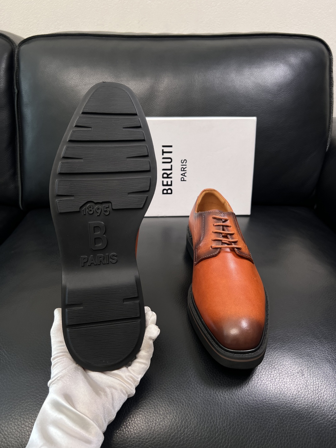 Berluti  高品质  顶级工艺品  布鲁提 专柜同步发售原厂配置，意大利进口牛皮面料，全进口水染牛