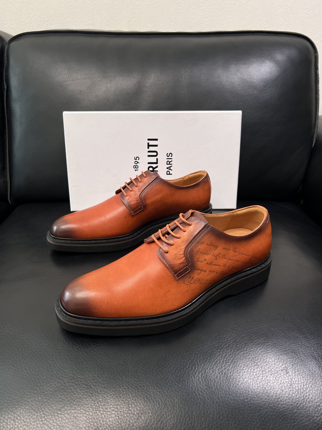 Berluti  高品质  顶级工艺品  布鲁提 专柜同步发售原厂配置，意大利进口牛皮面料，全进口水染牛