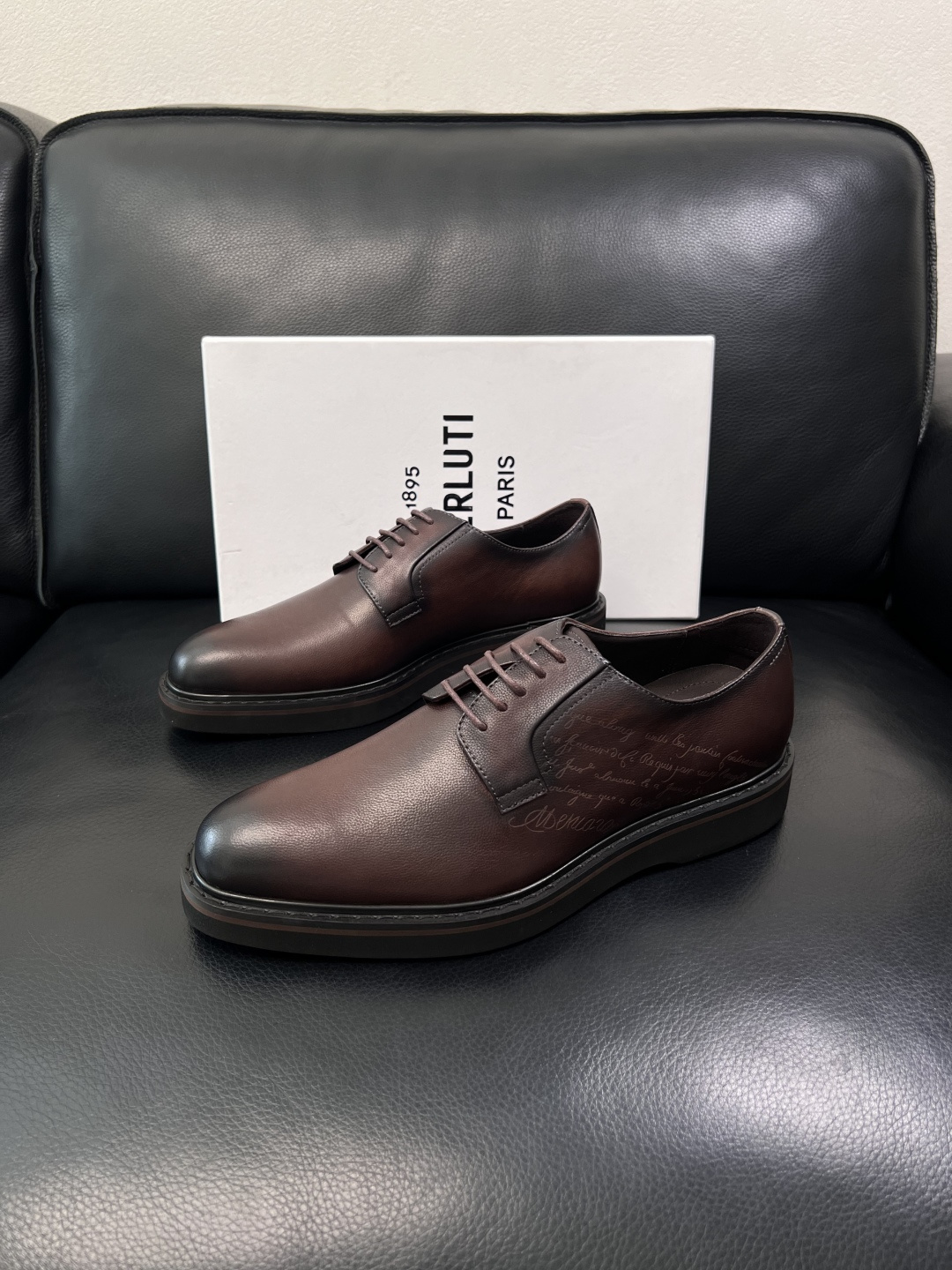 Berluti  高品质  顶级工艺品  布鲁提 专柜同步发售原厂配置，意大利进口牛皮面料，全进口水染牛
