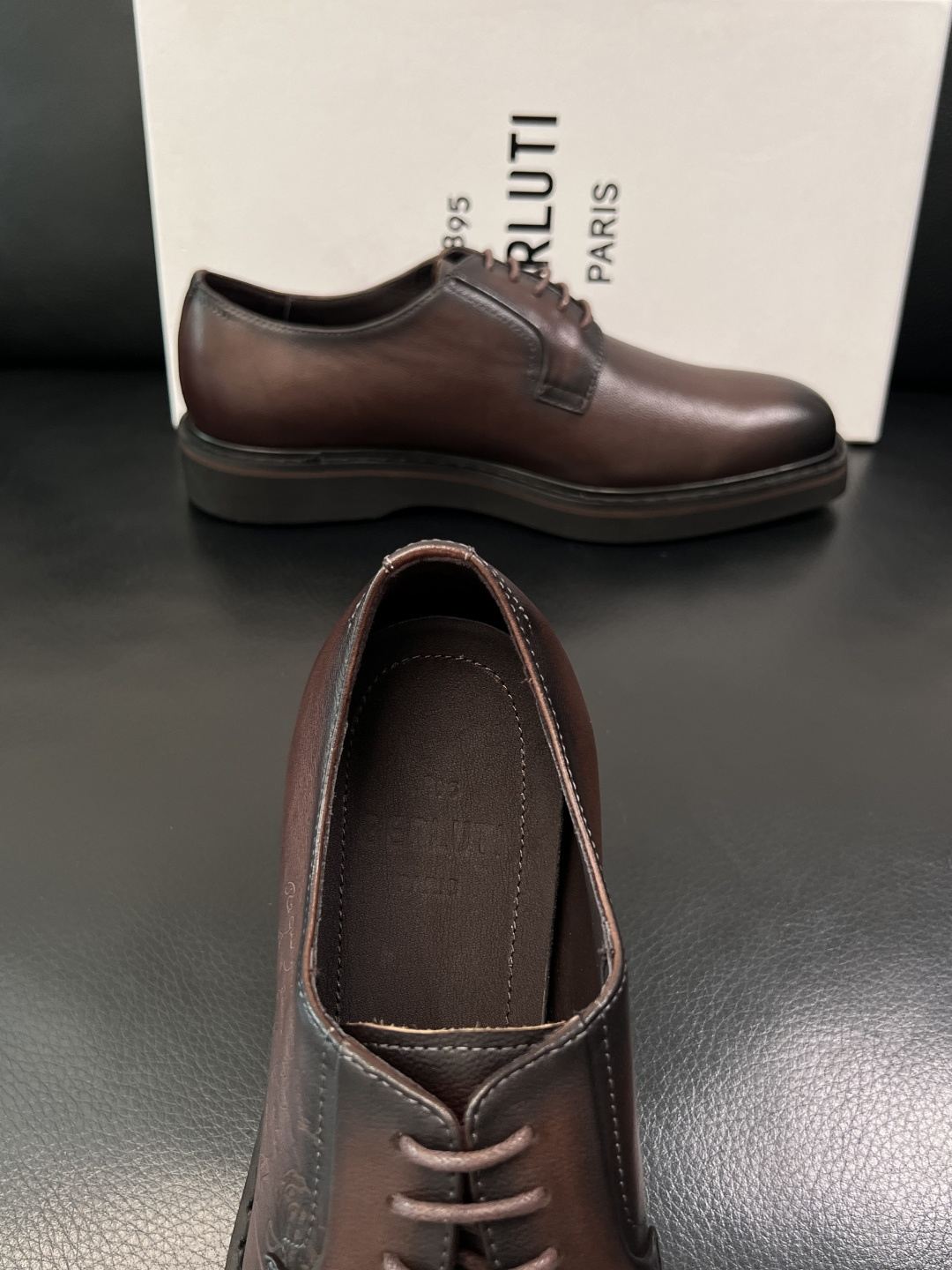 Berluti  高品质  顶级工艺品  布鲁提 专柜同步发售原厂配置，意大利进口牛皮面料，全进口水染牛