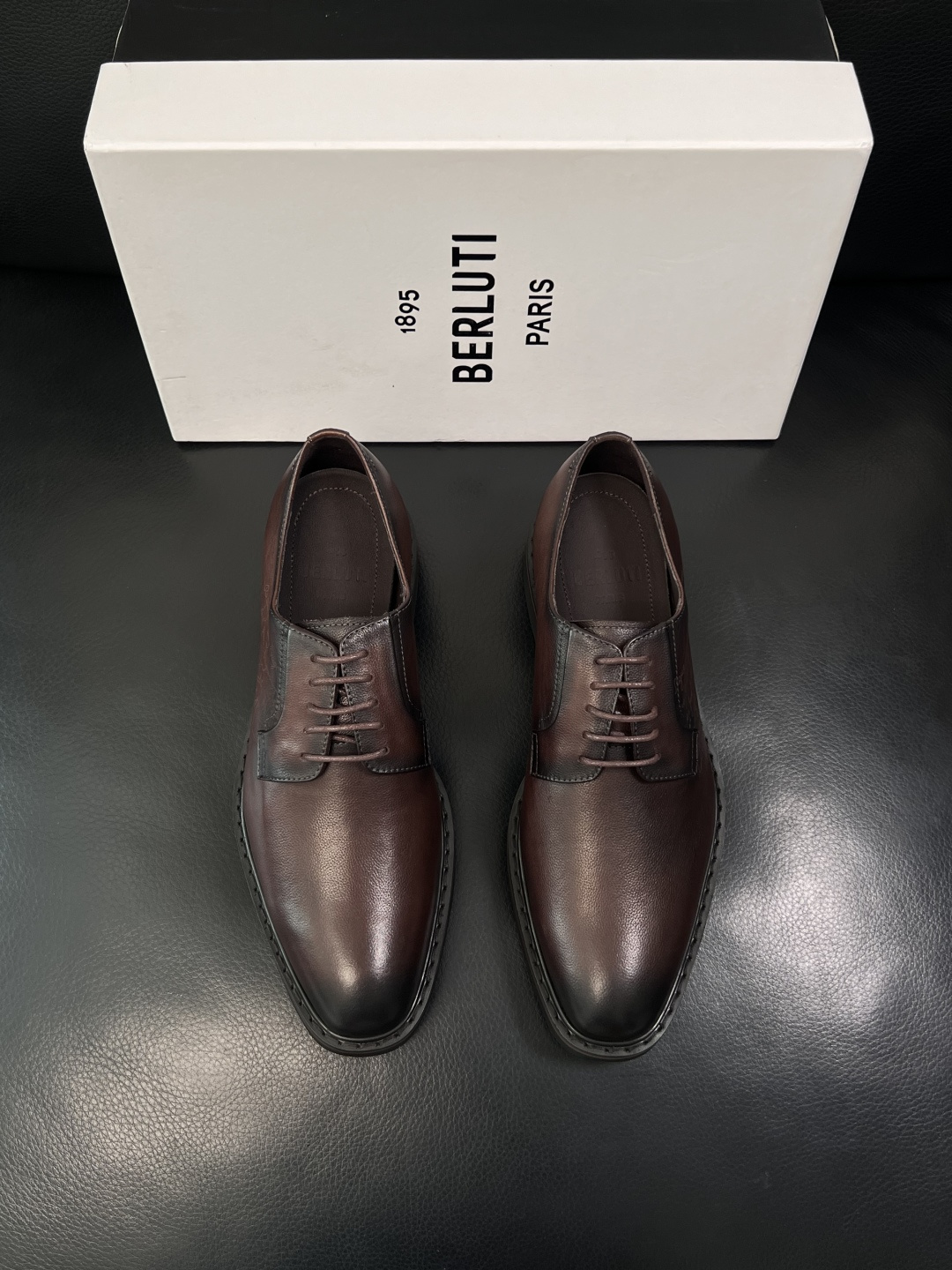 Berluti  高品质  顶级工艺品  布鲁提 专柜同步发售原厂配置，意大利进口牛皮面料，全进口水染牛