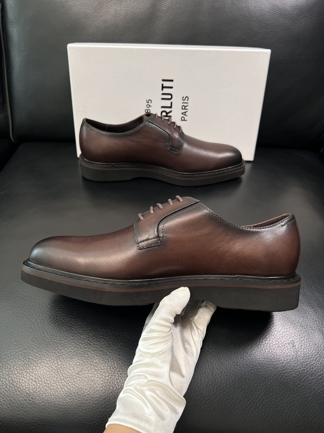 Berluti  高品质  顶级工艺品  布鲁提 专柜同步发售原厂配置，意大利进口牛皮面料，全进口水染牛