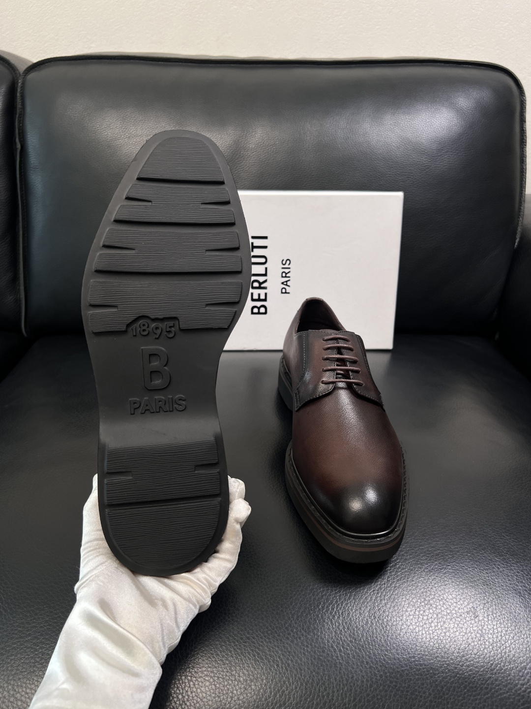 Berluti  高品质  顶级工艺品  布鲁提 专柜同步发售原厂配置，意大利进口牛皮面料，全进口水染牛