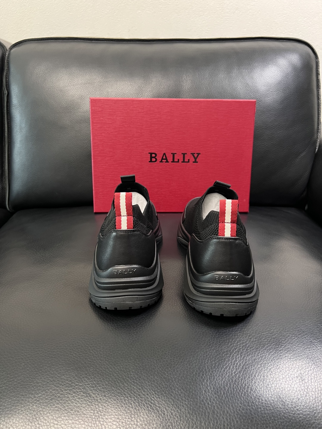 BALLY  高品质  顶级工艺品  巴利 专柜同原厂配置 ，鞋面意大利进口牛皮飞织面料，进口水染牛皮里