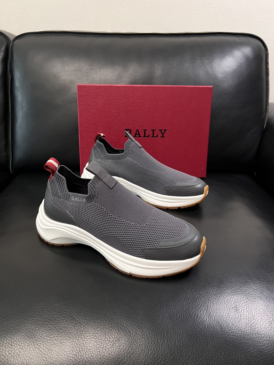 BALLY  高品质  顶级工艺品  巴利 专柜同原厂配置 ，鞋面意大利进口牛皮飞织面料，进口水染牛皮里
