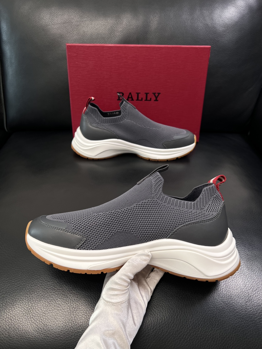 BALLY  高品质  顶级工艺品  巴利 专柜同原厂配置 ，鞋面意大利进口牛皮飞织面料，进口水染牛皮里
