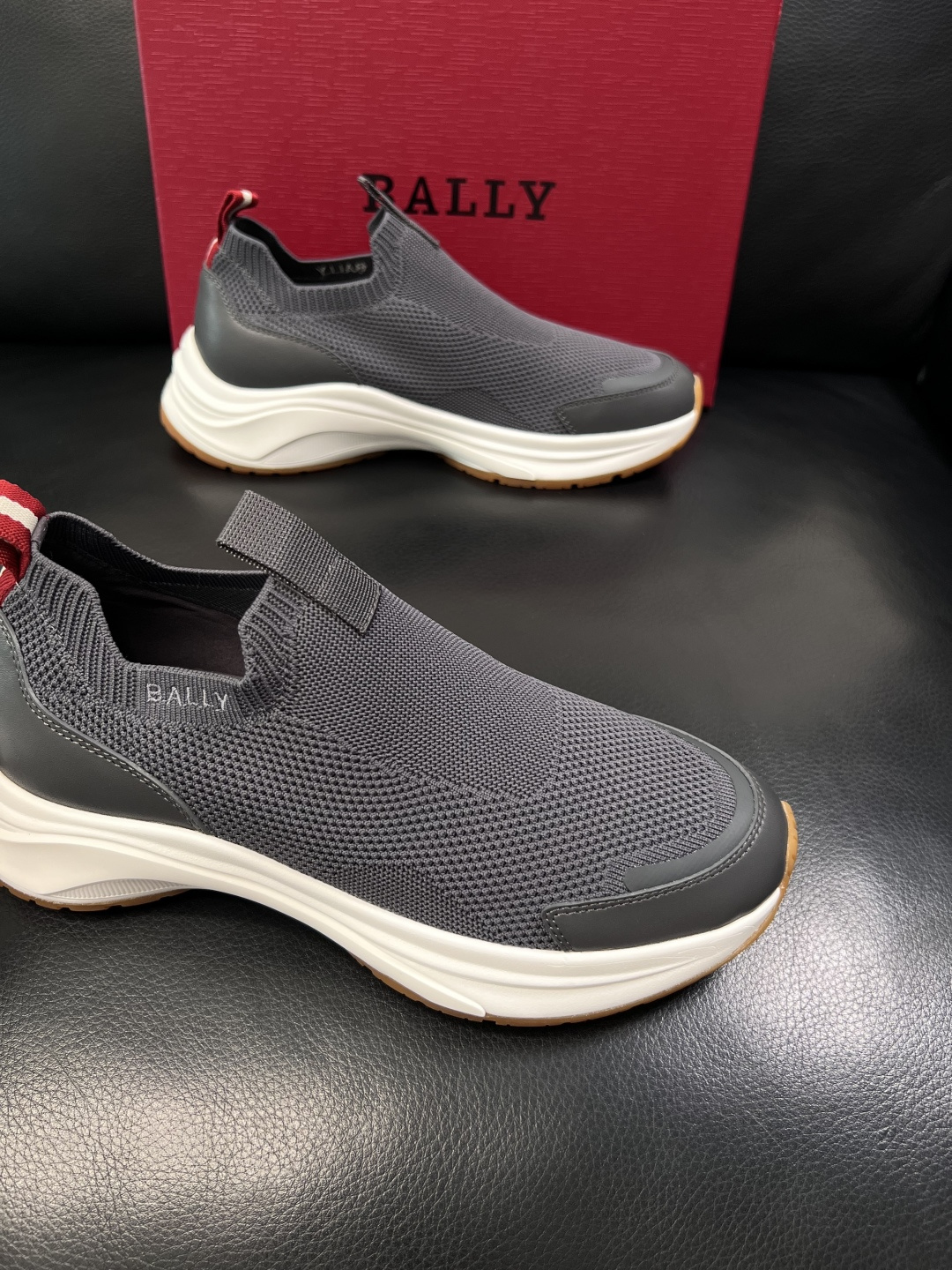 BALLY  高品质  顶级工艺品  巴利 专柜同原厂配置 ，鞋面意大利进口牛皮飞织面料，进口水染牛皮里