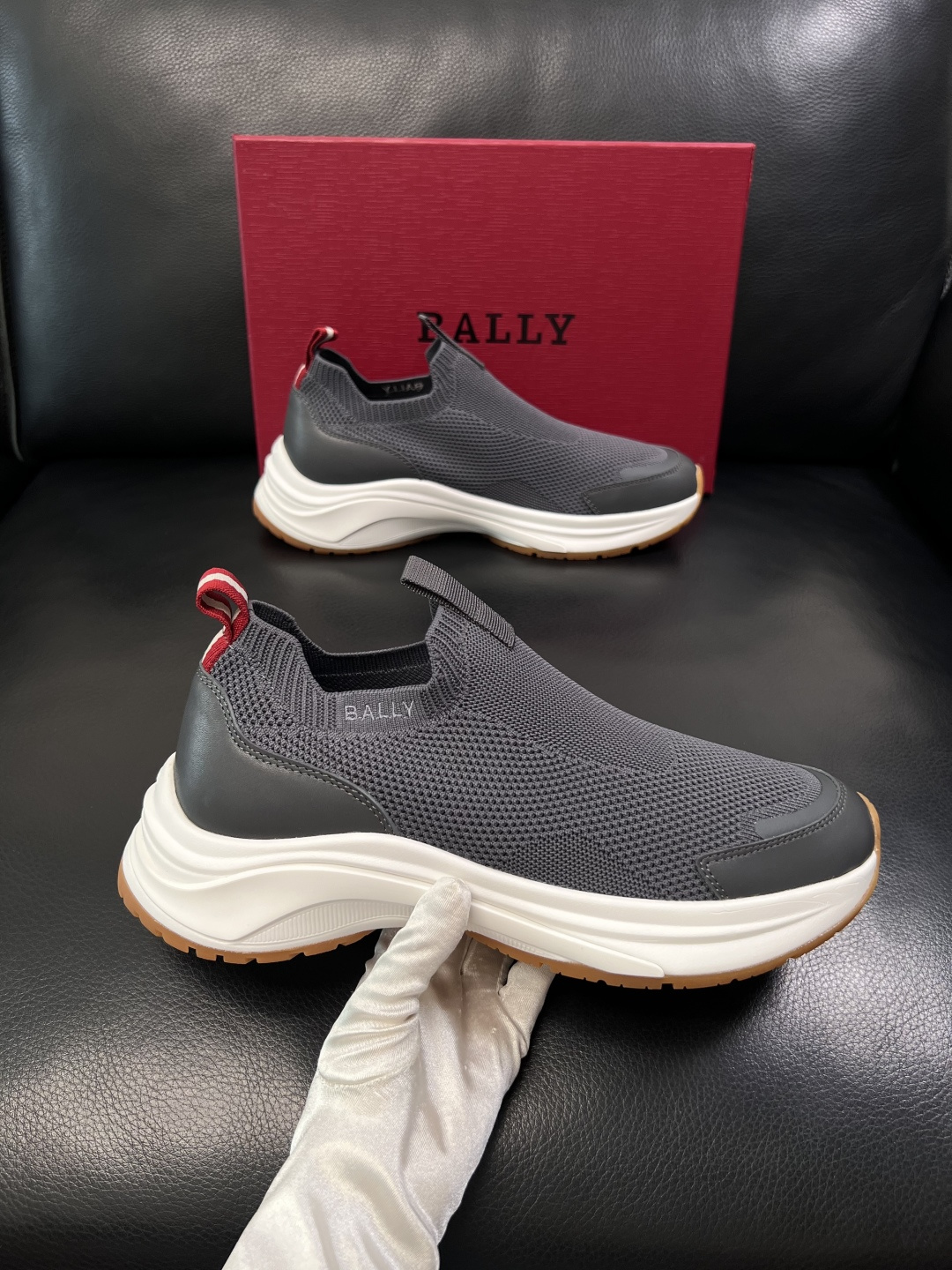 BALLY  高品质  顶级工艺品  巴利 专柜同原厂配置 ，鞋面意大利进口牛皮飞织面料，进口水染牛皮里