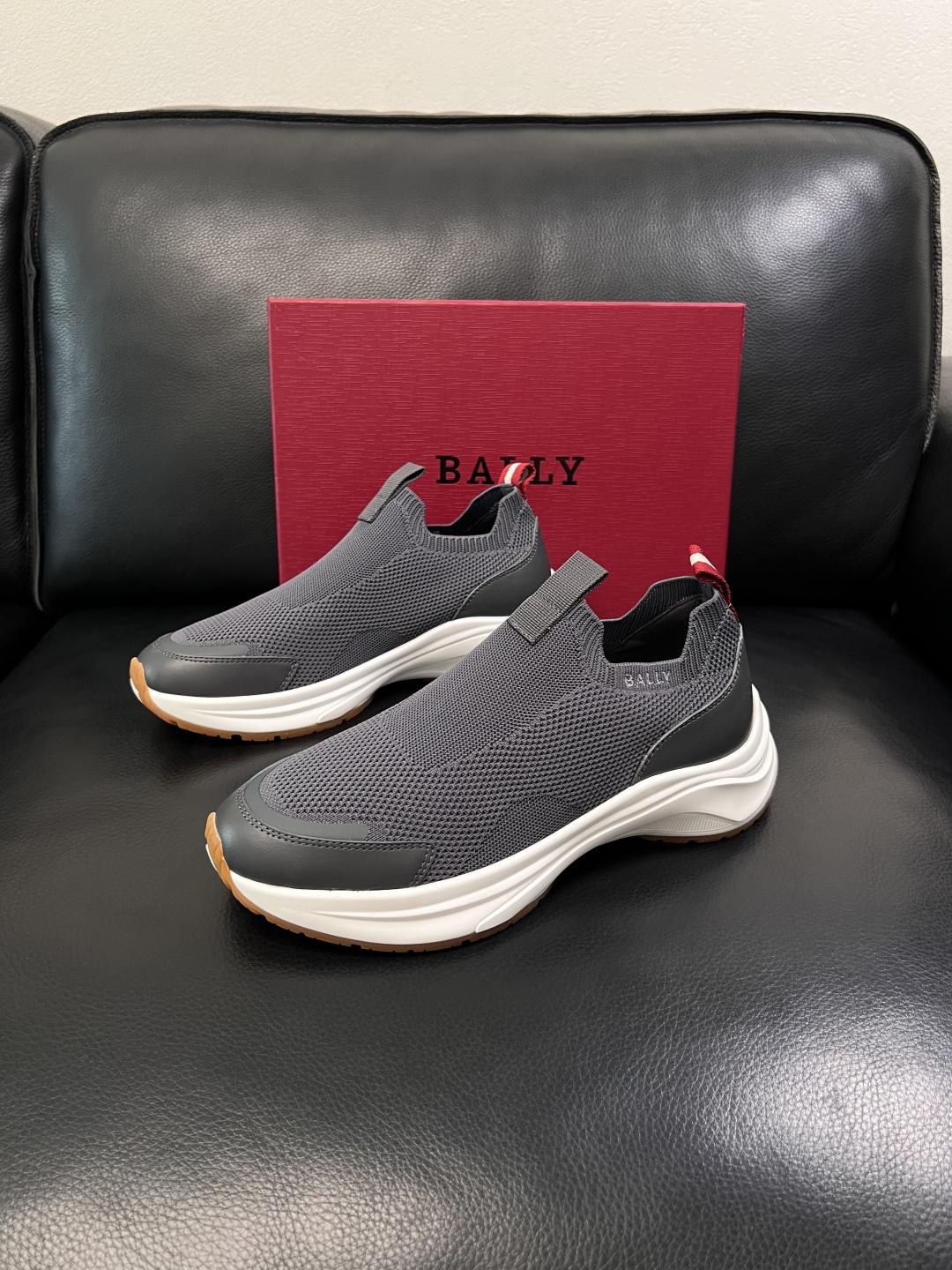 BALLY  高品质  顶级工艺品  巴利 专柜同原厂配置 ，鞋面意大利进口牛皮飞织面料，进口水染牛皮里