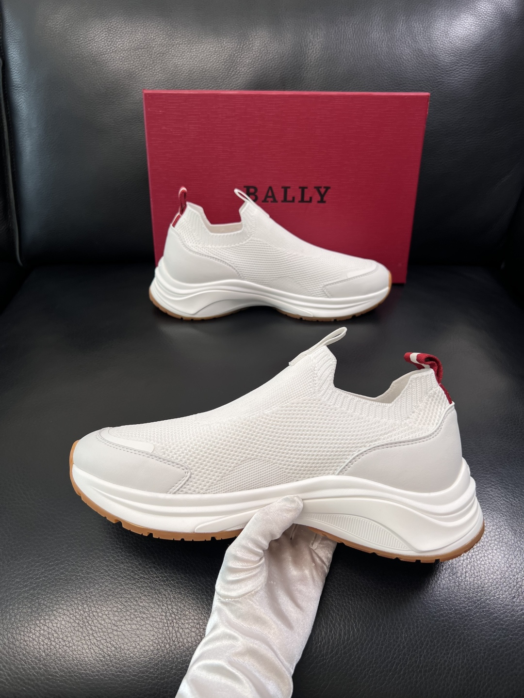 BALLY  高品质  顶级工艺品  巴利 专柜同原厂配置 ，鞋面意大利进口牛皮飞织面料，进口水染牛皮里