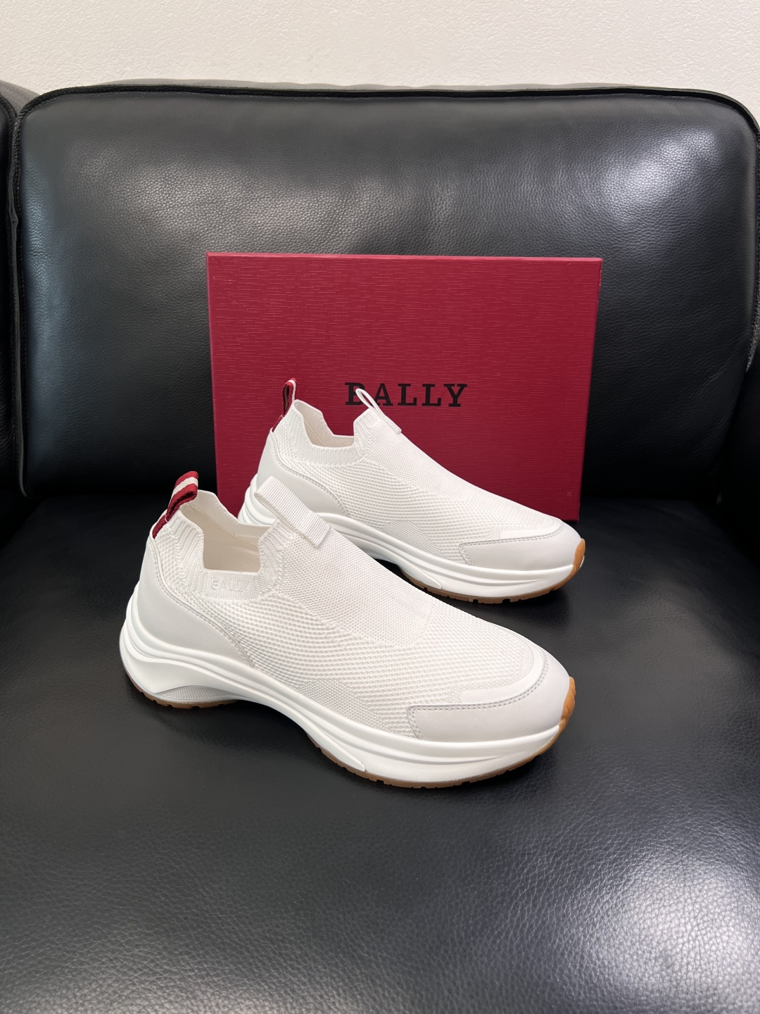 BALLY  高品质  顶级工艺品  巴利 专柜同原厂配置 ，鞋面意大利进口牛皮飞织面料，进口水染牛皮里