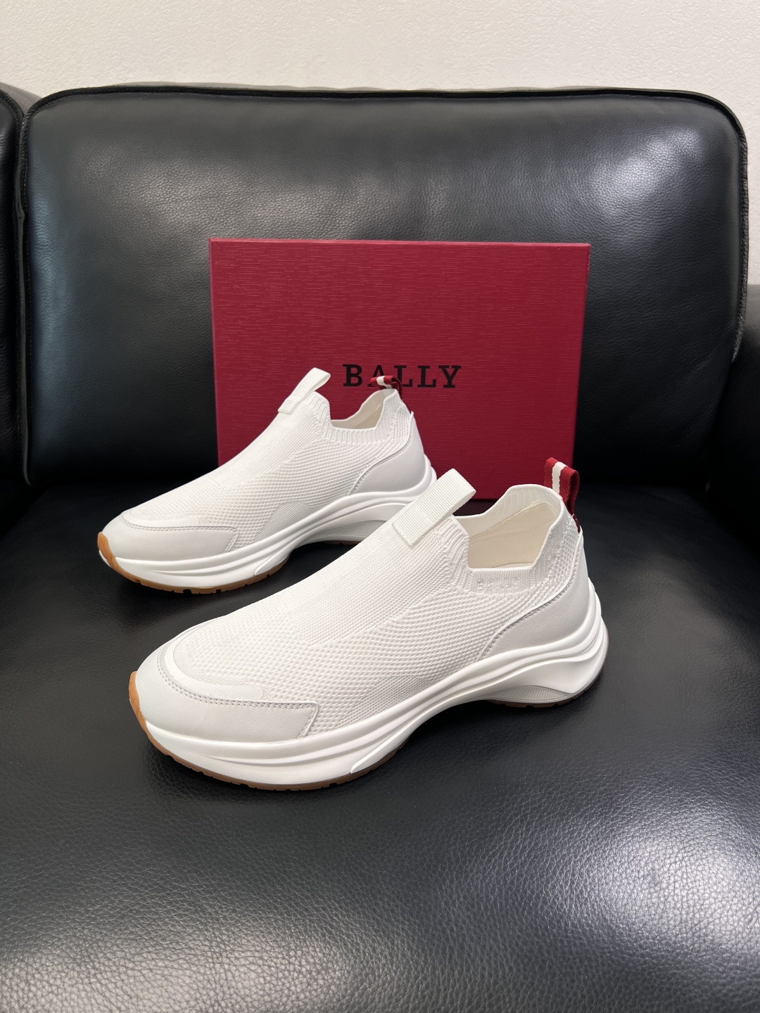 BALLY  高品质  顶级工艺品  巴利 专柜同原厂配置 ，鞋面意大利进口牛皮飞织面料，进口水染牛皮里