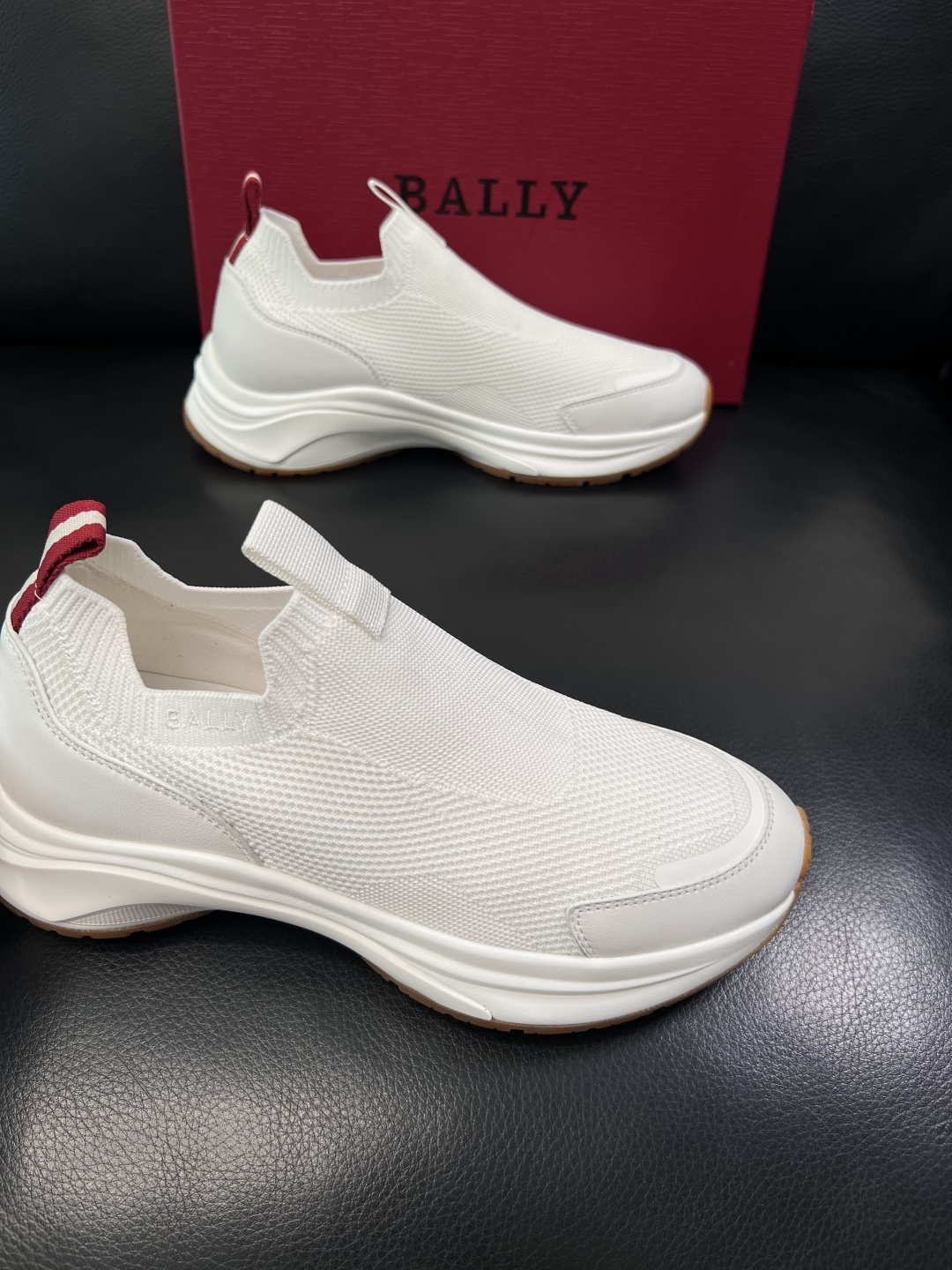 BALLY  高品质  顶级工艺品  巴利 专柜同原厂配置 ，鞋面意大利进口牛皮飞织面料，进口水染牛皮里