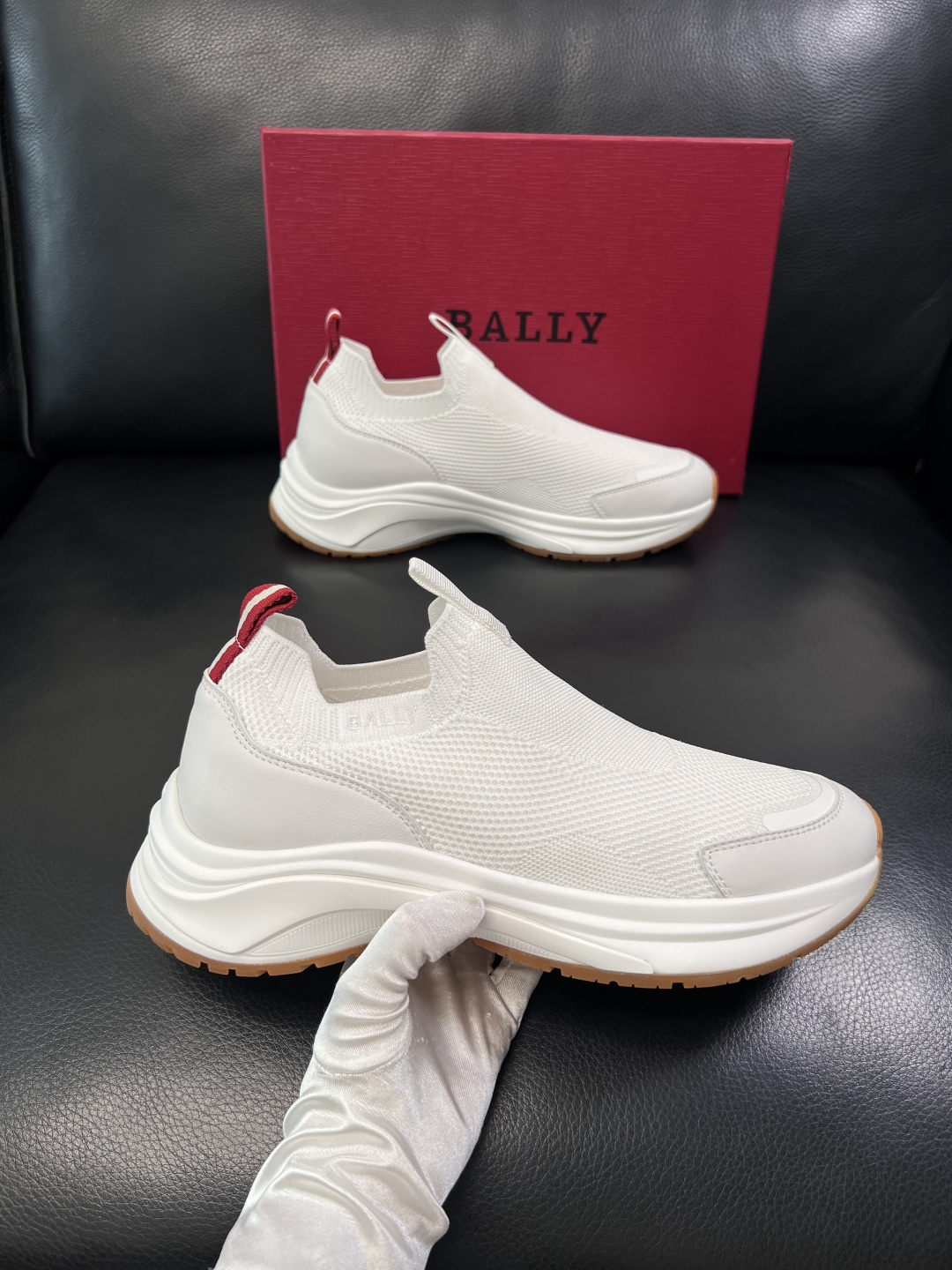 BALLY  高品质  顶级工艺品  巴利 专柜同原厂配置 ，鞋面意大利进口牛皮飞织面料，进口水染牛皮里