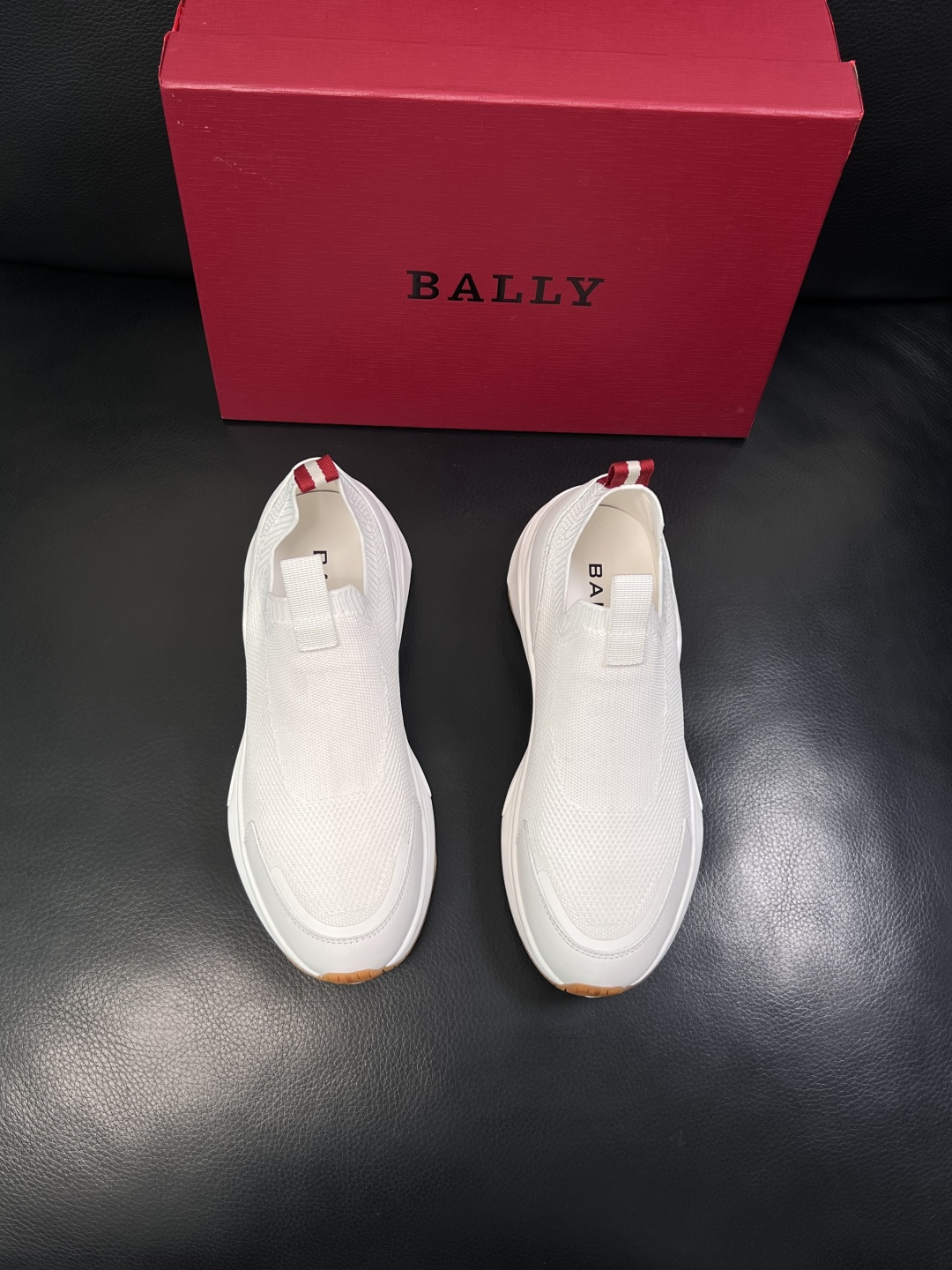 BALLY  高品质  顶级工艺品  巴利 专柜同原厂配置 ，鞋面意大利进口牛皮飞织面料，进口水染牛皮里