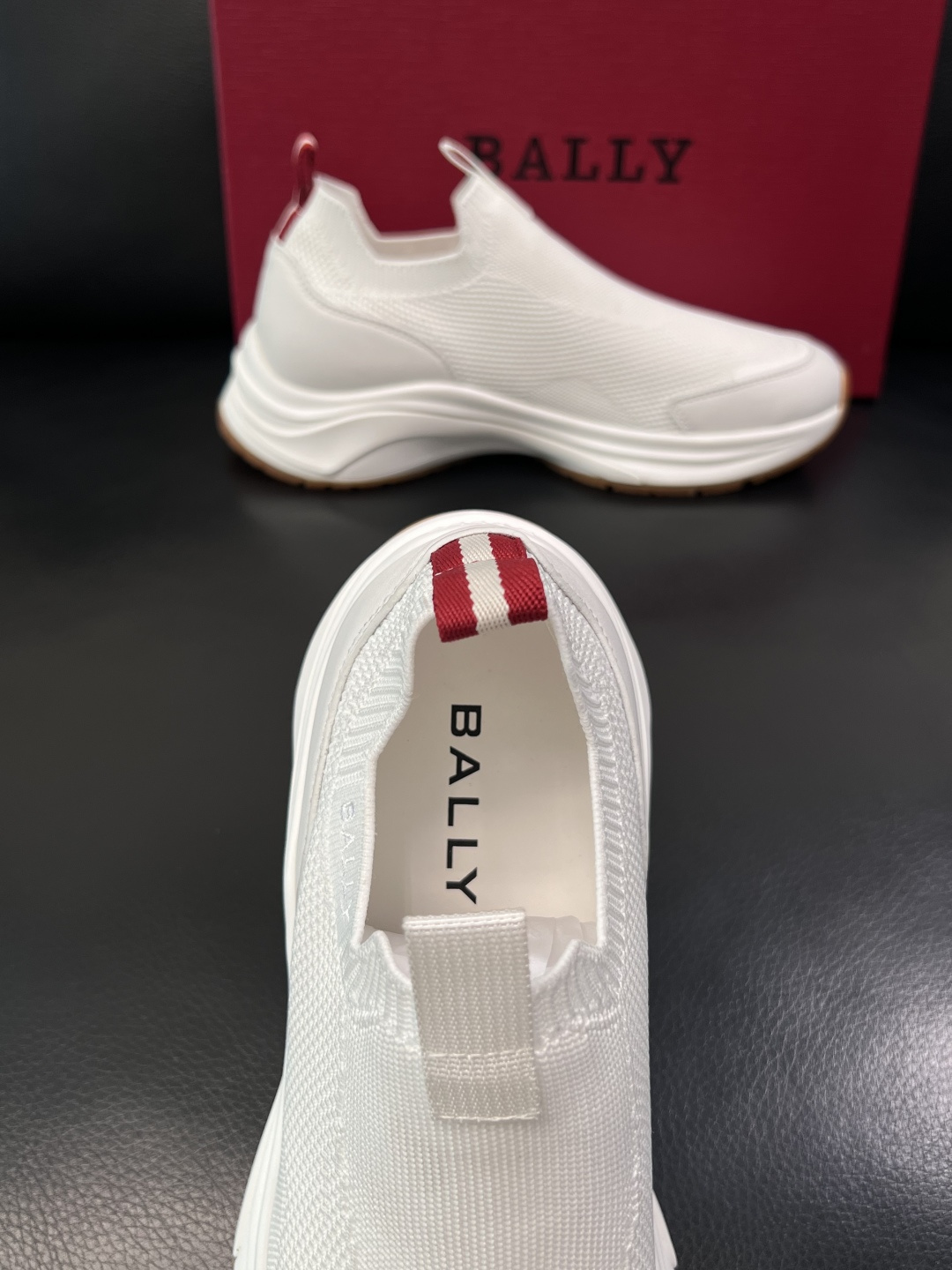 BALLY  高品质  顶级工艺品  巴利 专柜同原厂配置 ，鞋面意大利进口牛皮飞织面料，进口水染牛皮里