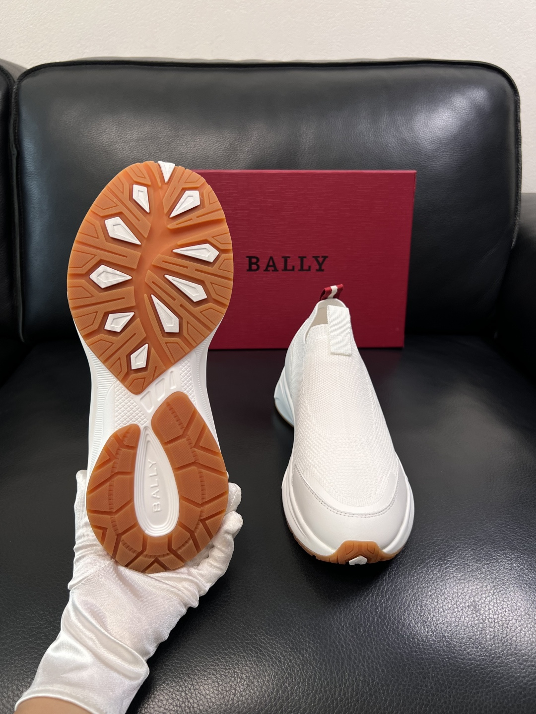 BALLY  高品质  顶级工艺品  巴利 专柜同原厂配置 ，鞋面意大利进口牛皮飞织面料，进口水染牛皮里