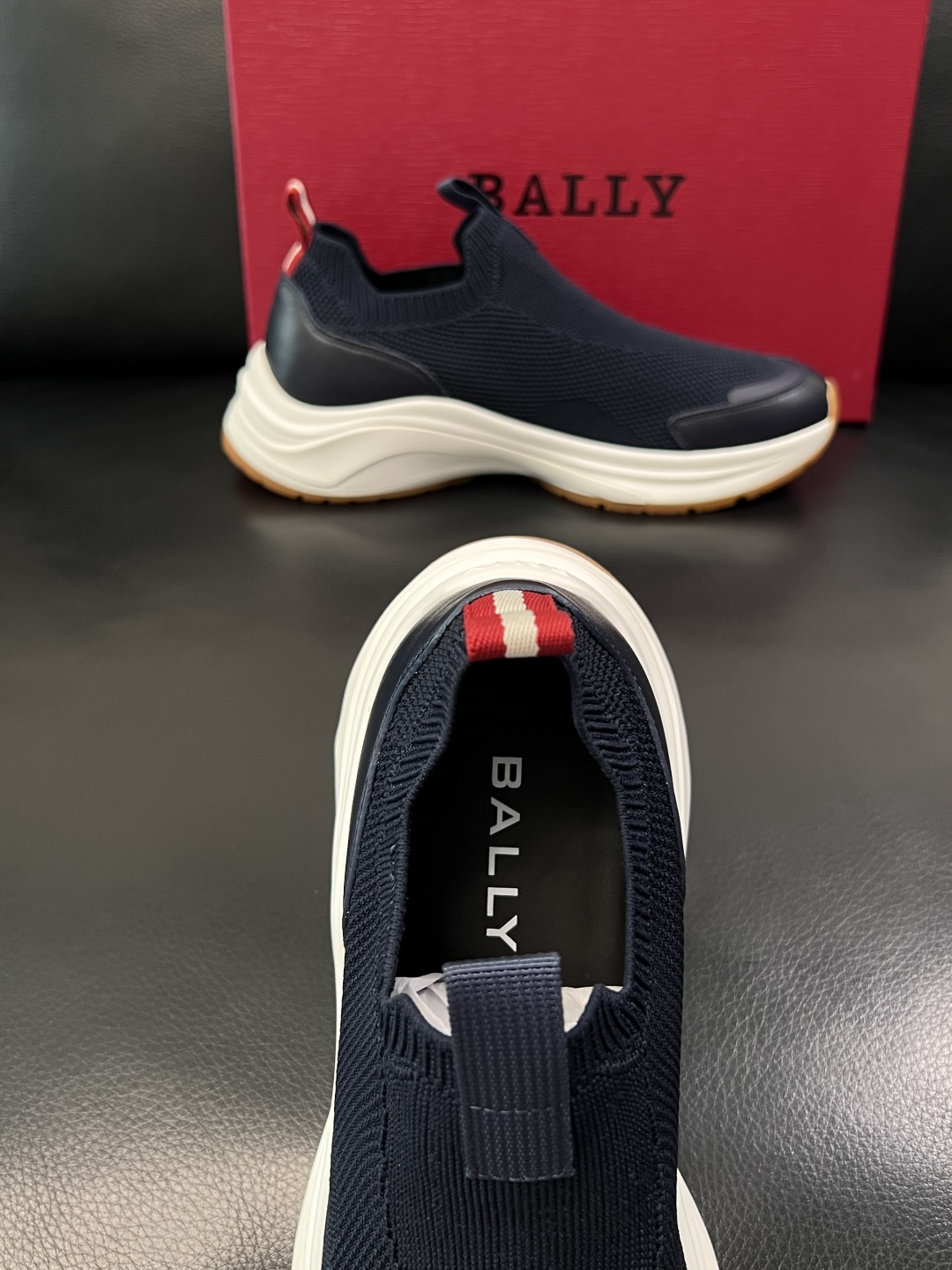 BALLY  高品质  顶级工艺品  巴利 专柜同原厂配置 ，鞋面意大利进口牛皮飞织面料，进口水染牛皮里