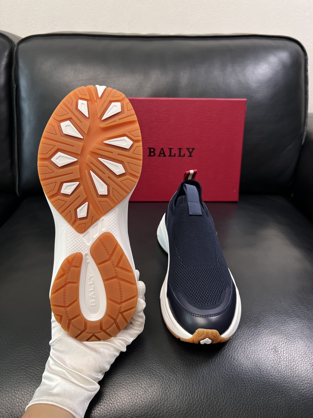BALLY  高品质  顶级工艺品  巴利 专柜同原厂配置 ，鞋面意大利进口牛皮飞织面料，进口水染牛皮里