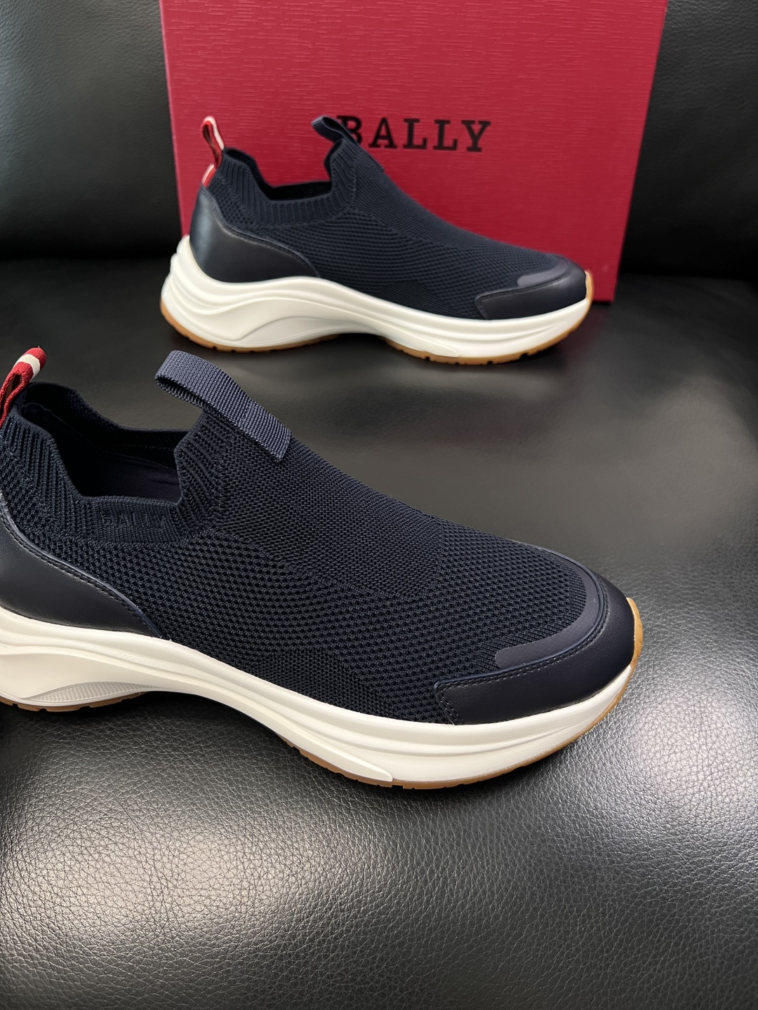 BALLY  高品质  顶级工艺品  巴利 专柜同原厂配置 ，鞋面意大利进口牛皮飞织面料，进口水染牛皮里