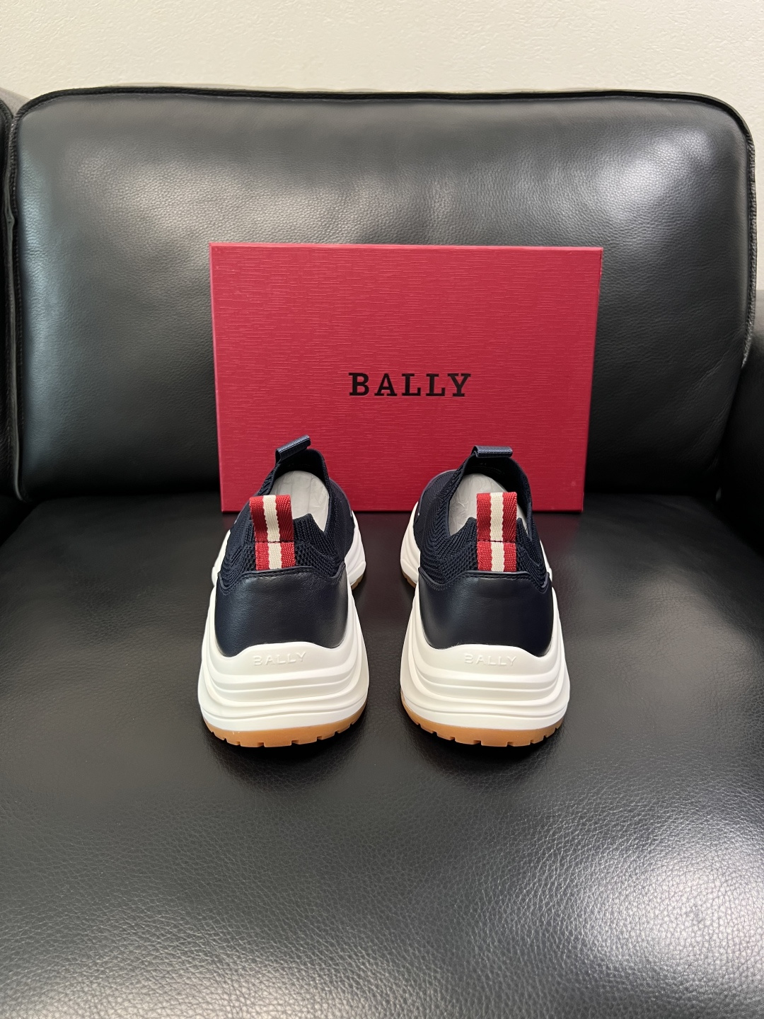 BALLY  高品质  顶级工艺品  巴利 专柜同原厂配置 ，鞋面意大利进口牛皮飞织面料，进口水染牛皮里